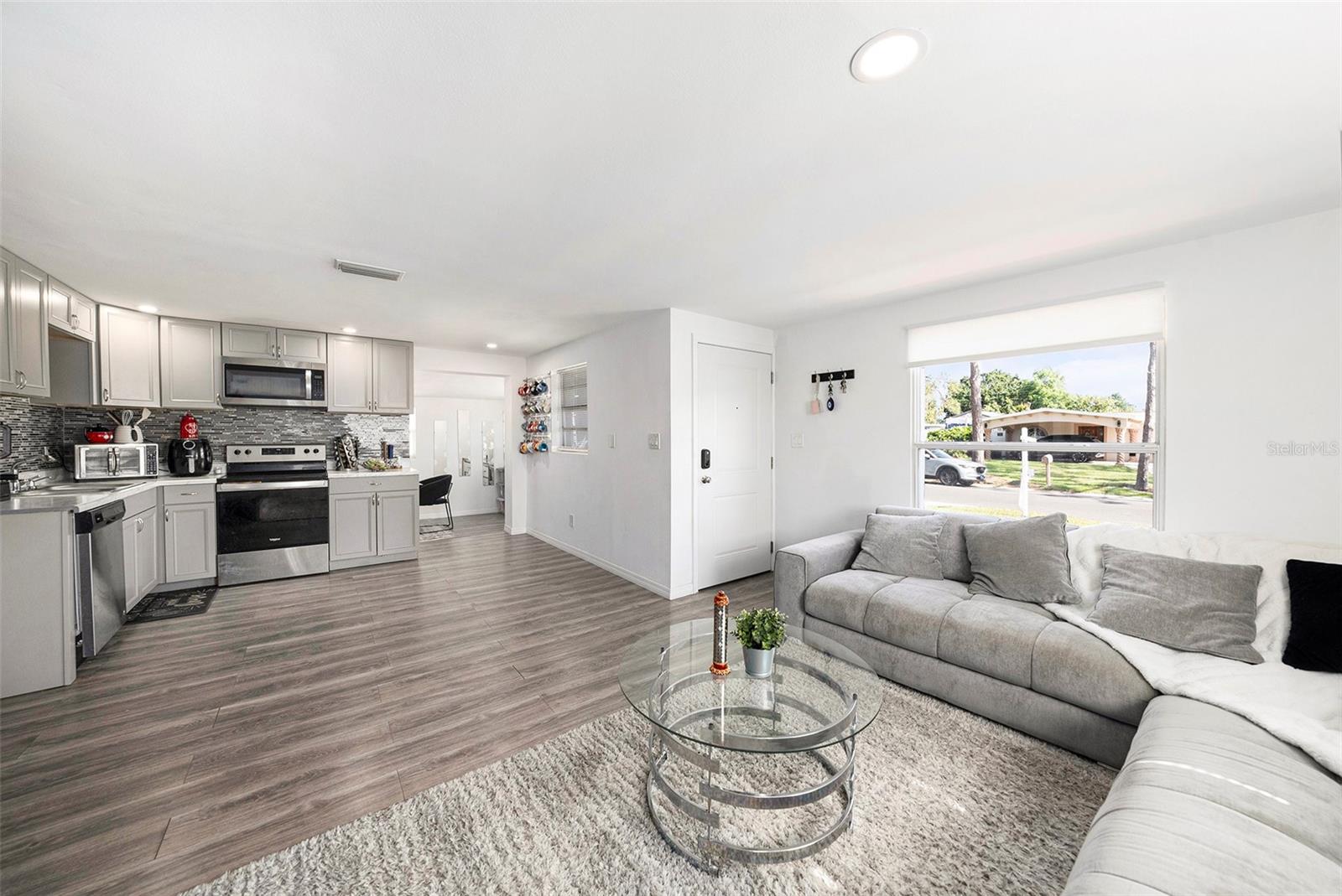 Image 8 of 27 For 4521 North Street