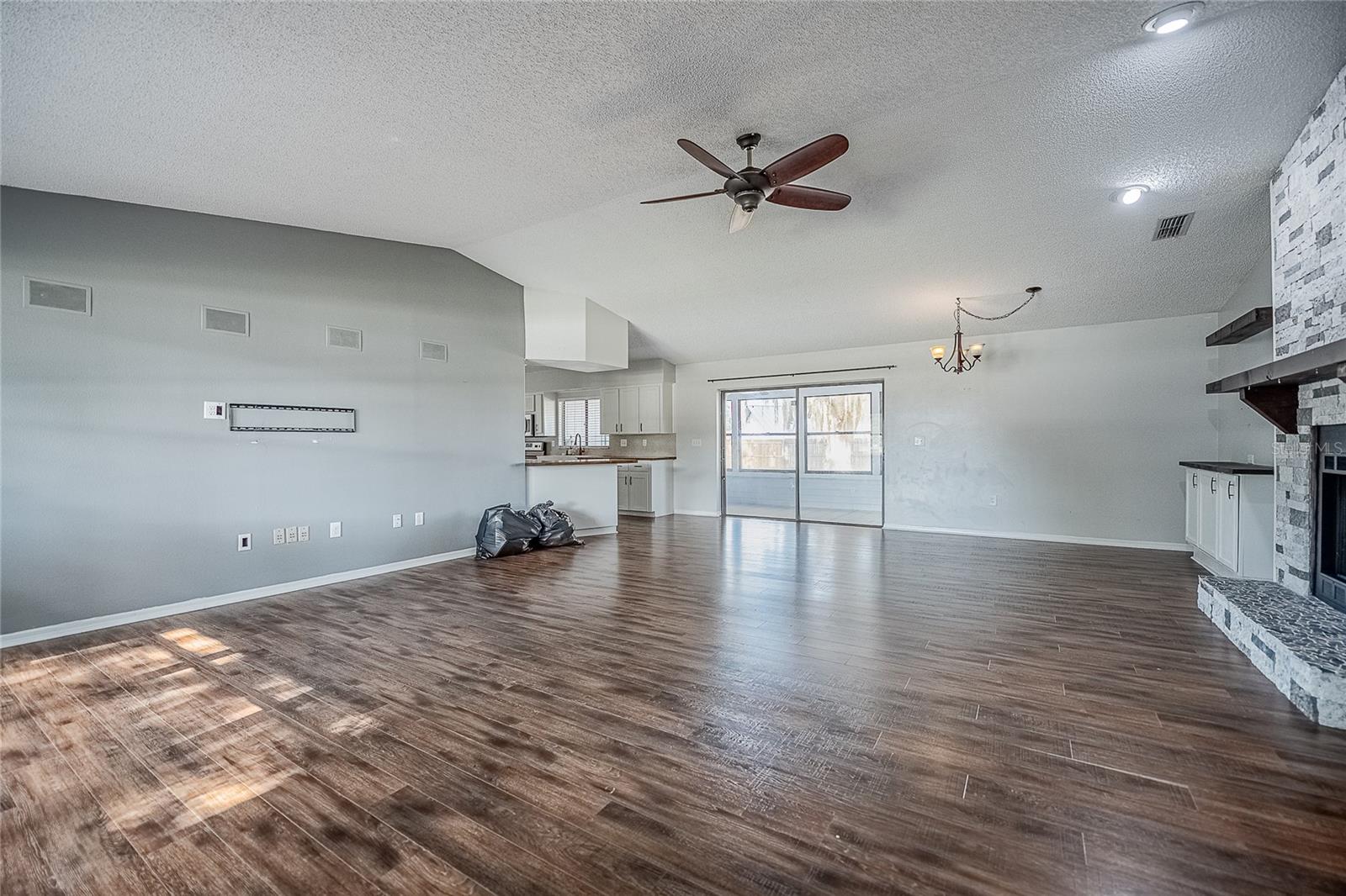 Image 7 of 40 For 3303 Duff Road