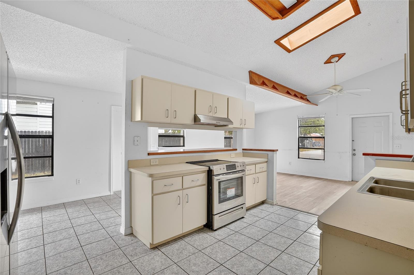 Image 5 of 34 For 4320 44th Street N