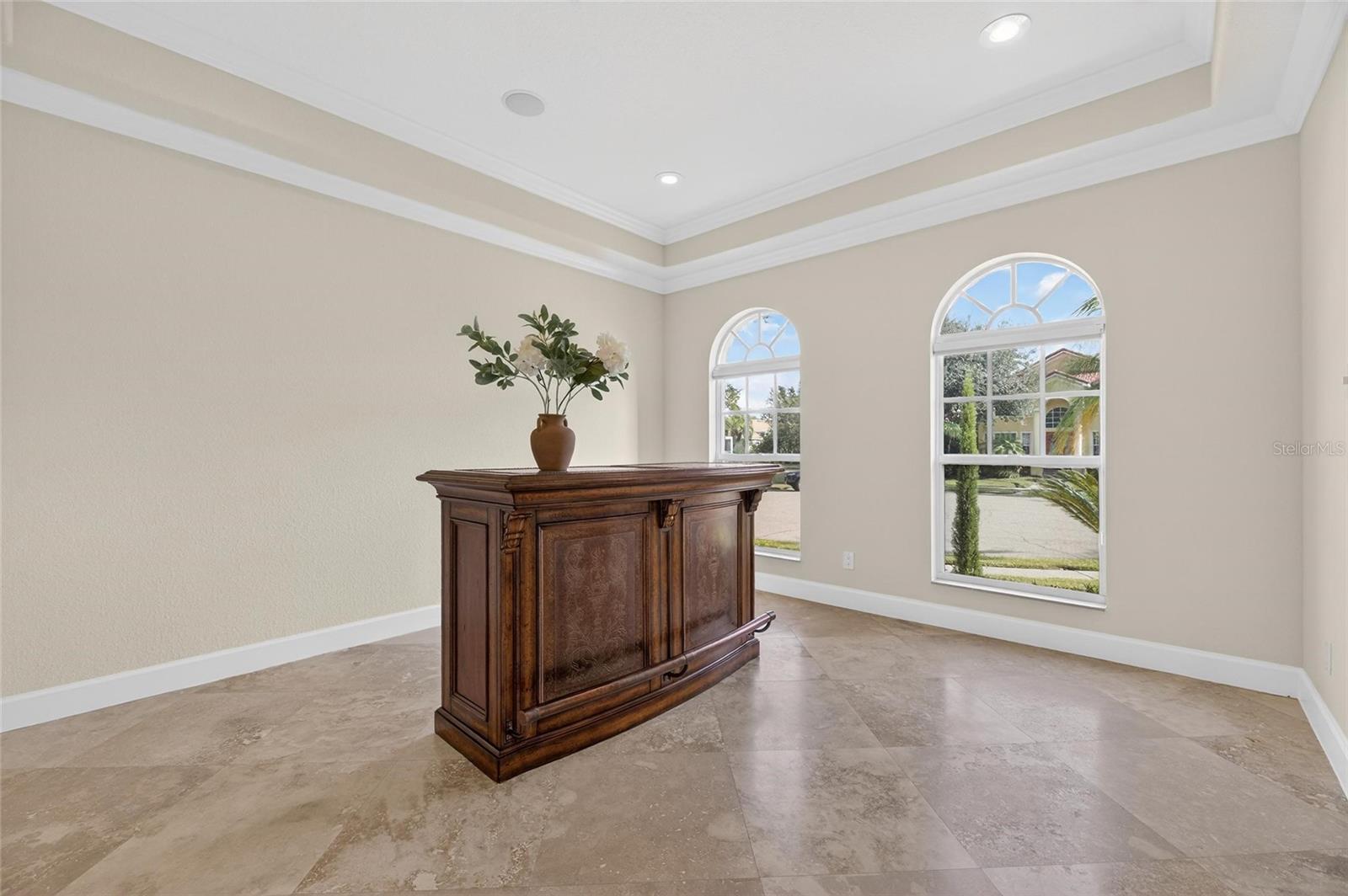 Listing photo id 9 for 5910 La Rosa Lane