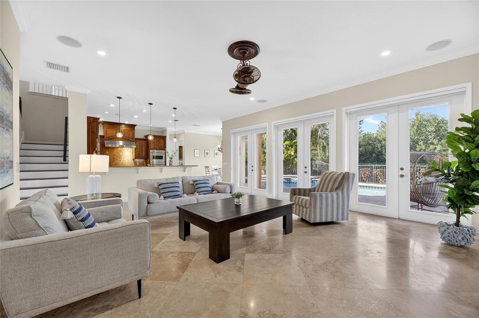 Listing photo id 17 for 5910 La Rosa Lane