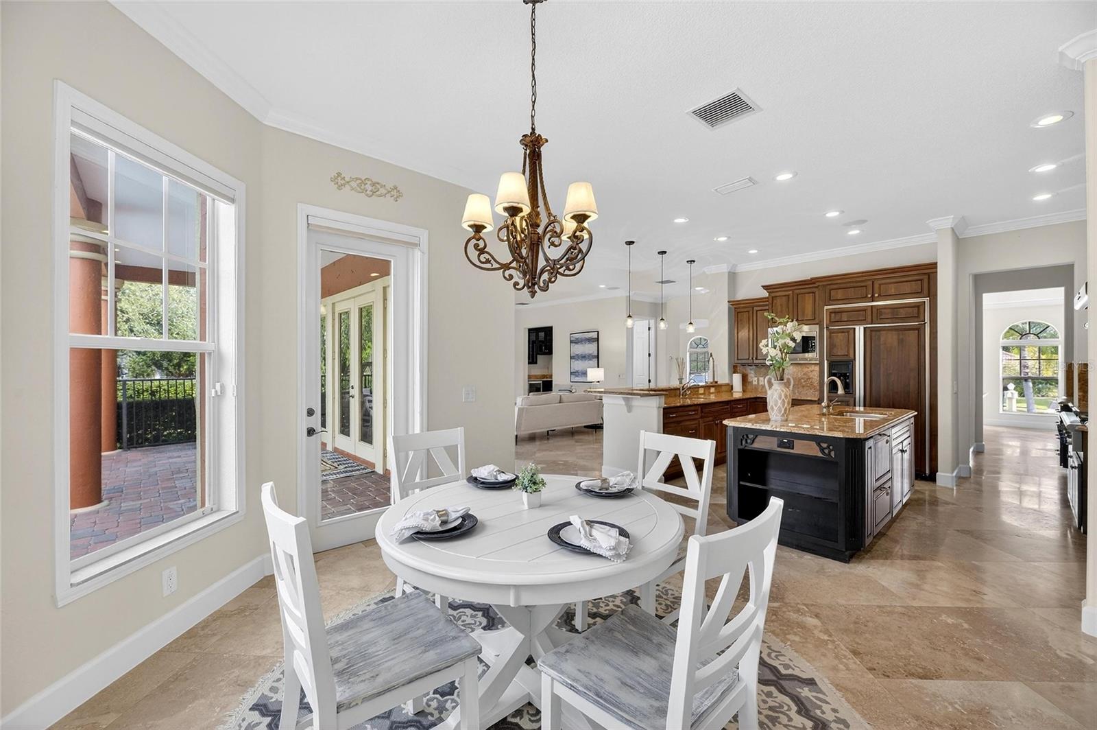 Listing photo id 19 for 5910 La Rosa Lane