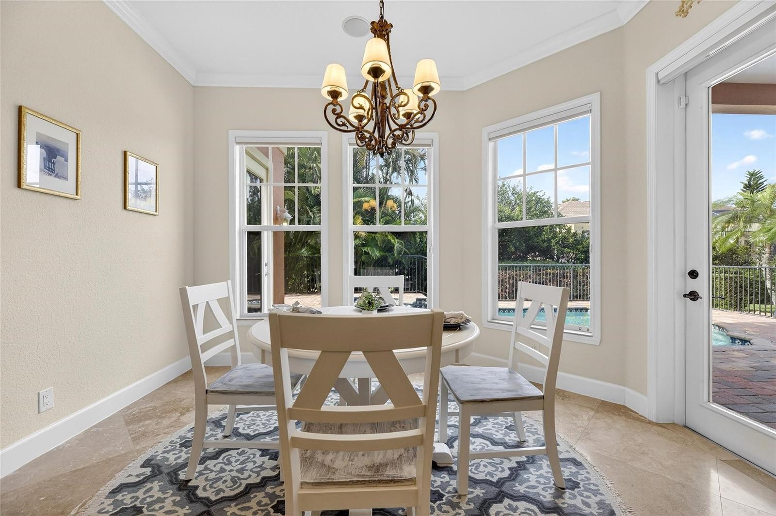 Listing photo id 20 for 5910 La Rosa Lane