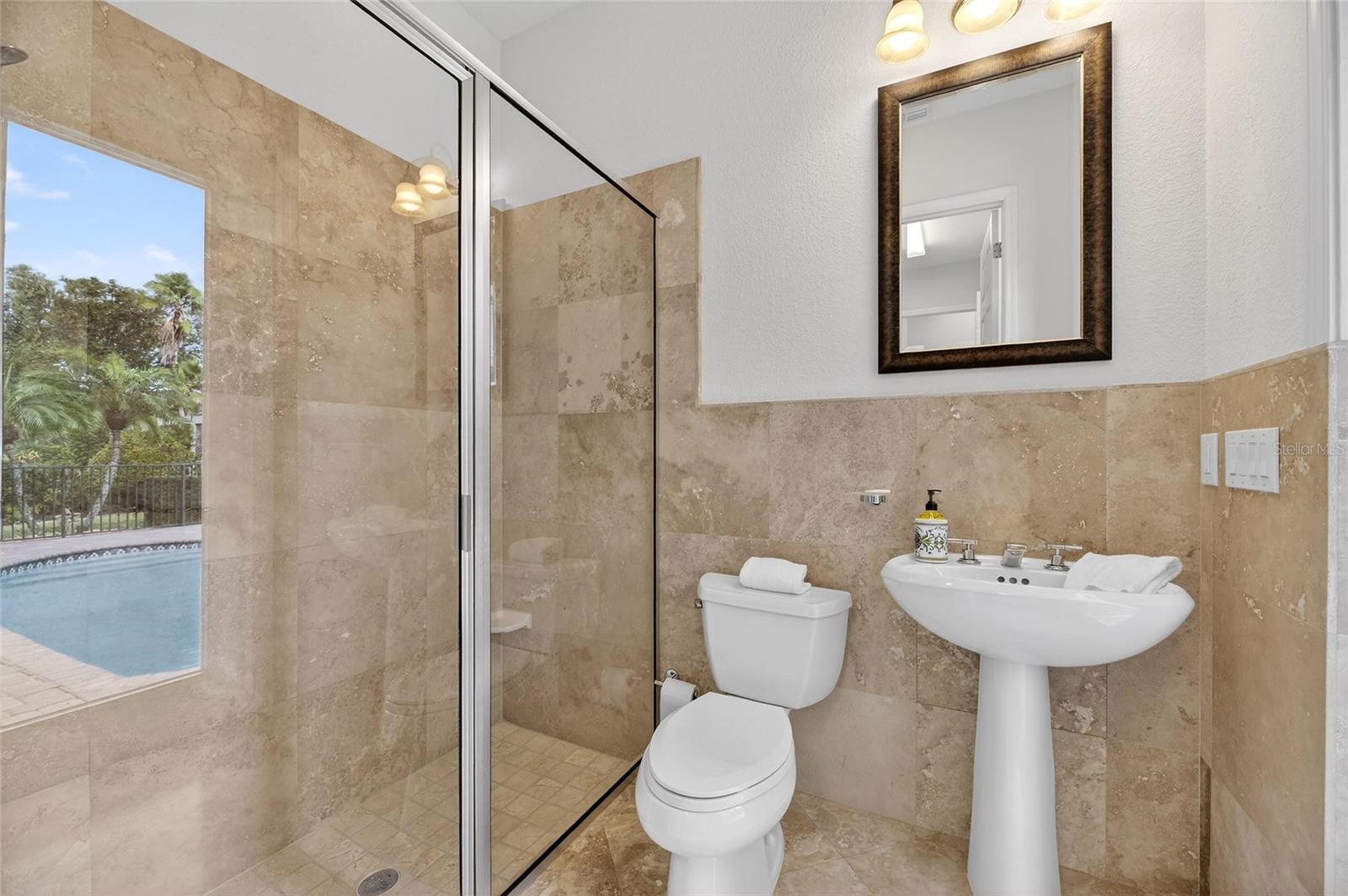 Listing photo id 22 for 5910 La Rosa Lane