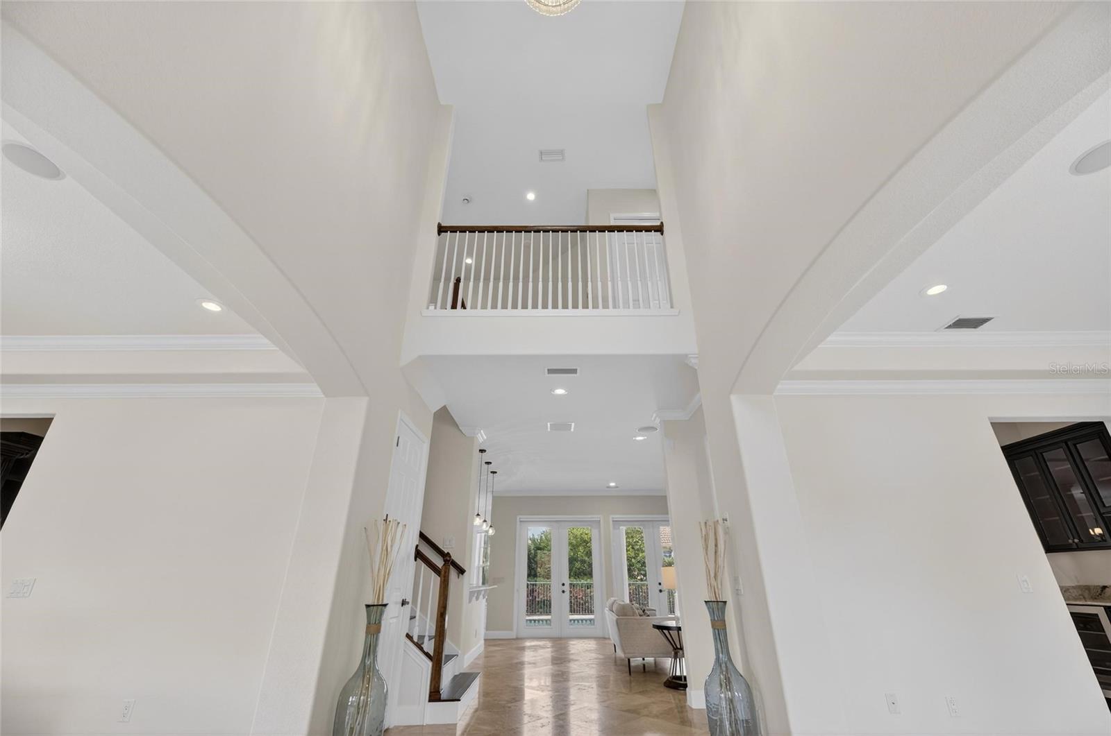 Listing photo id 26 for 5910 La Rosa Lane