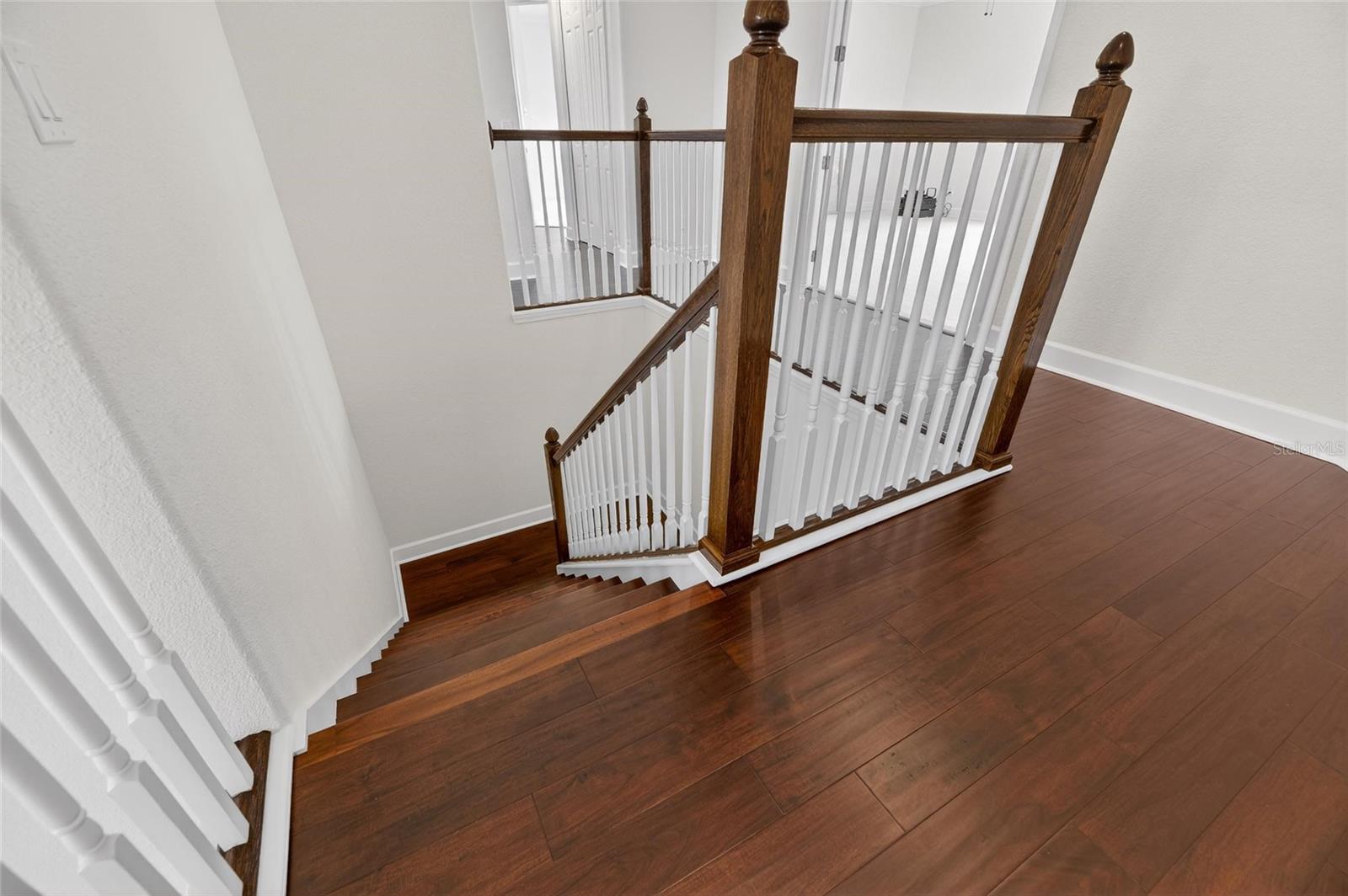 Listing photo id 27 for 5910 La Rosa Lane