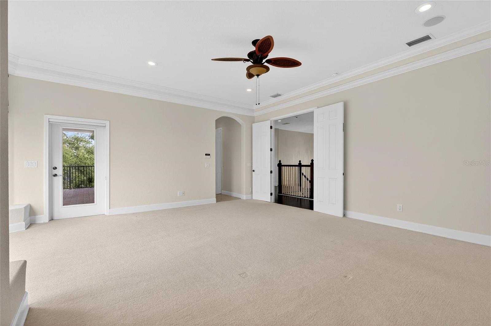 Listing photo id 31 for 5910 La Rosa Lane