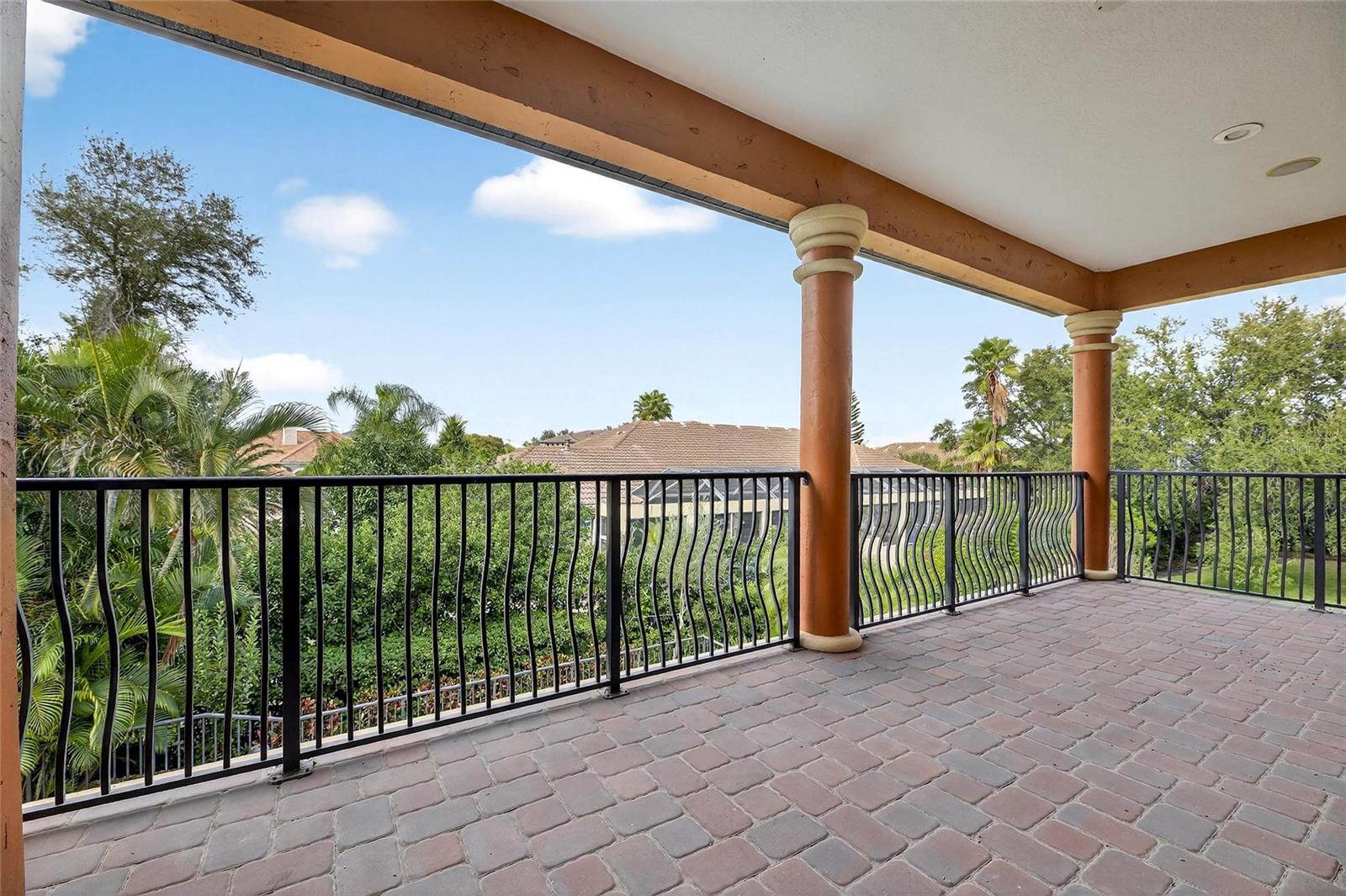 Listing photo id 32 for 5910 La Rosa Lane