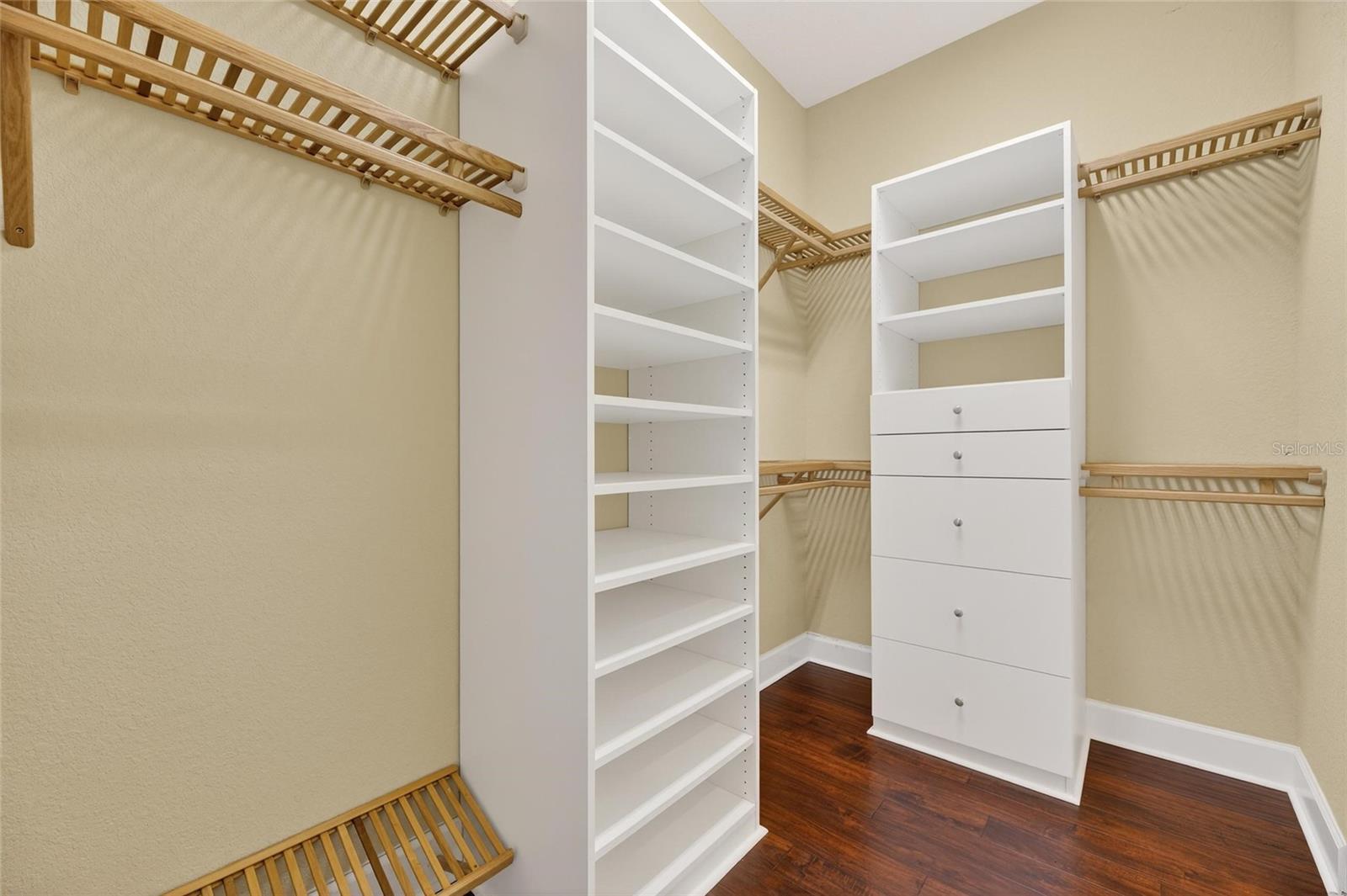 Listing photo id 36 for 5910 La Rosa Lane