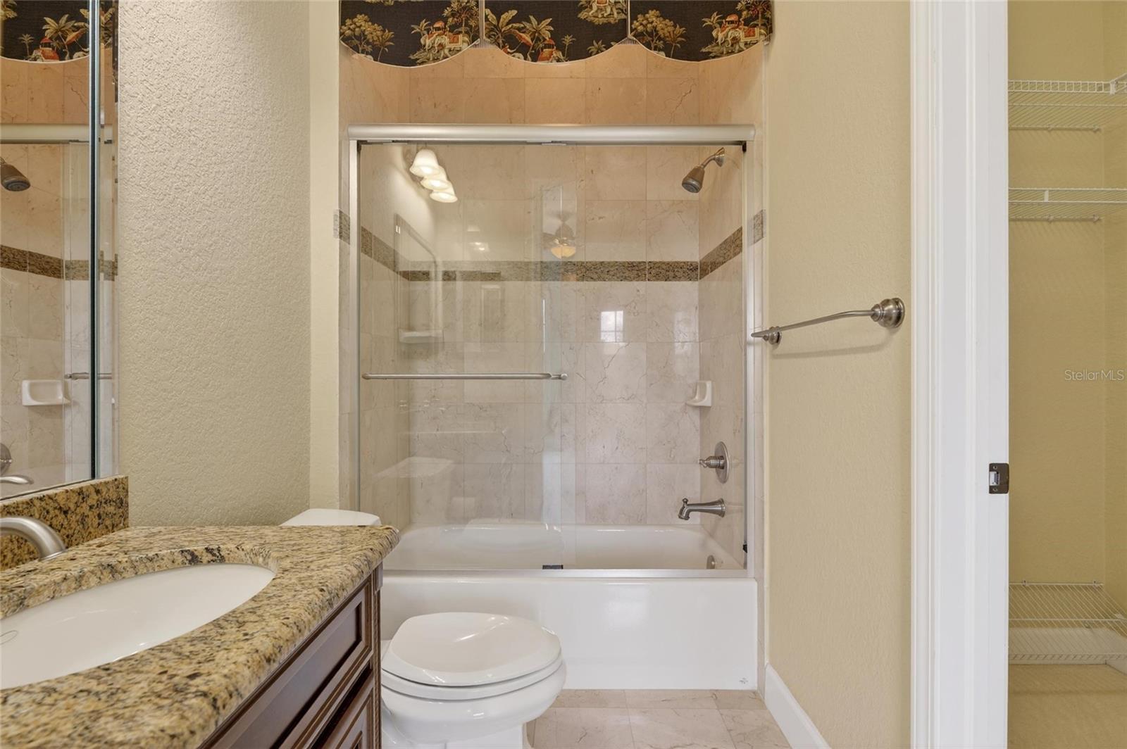 Listing photo id 43 for 5910 La Rosa Lane