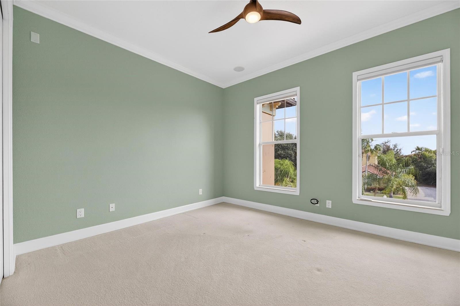 Listing photo id 47 for 5910 La Rosa Lane