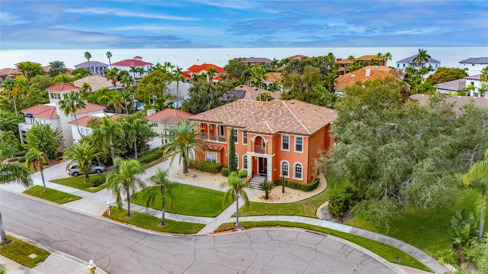 Listing photo id 3 for 5910 La Rosa Lane