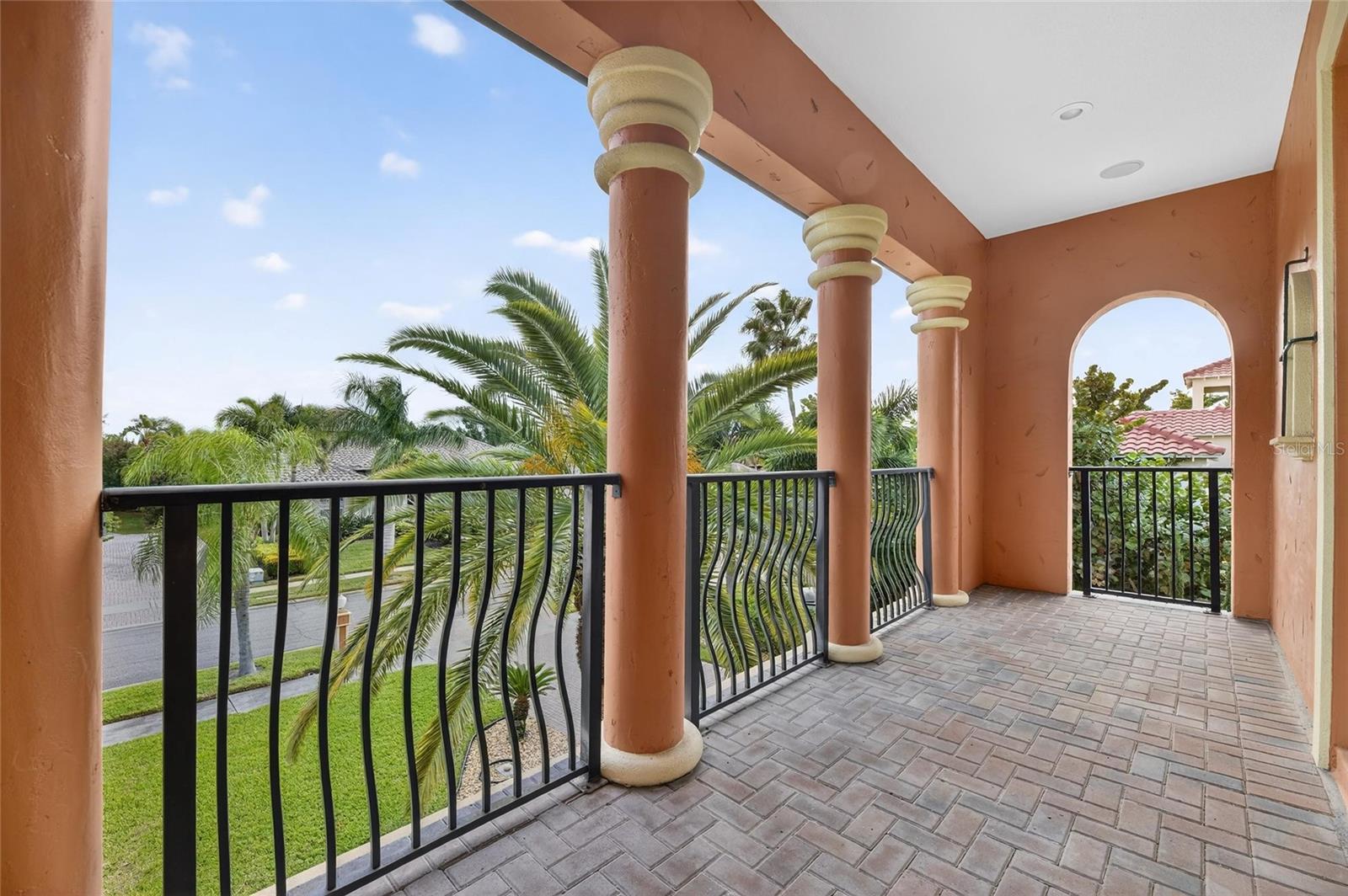 Listing photo id 55 for 5910 La Rosa Lane