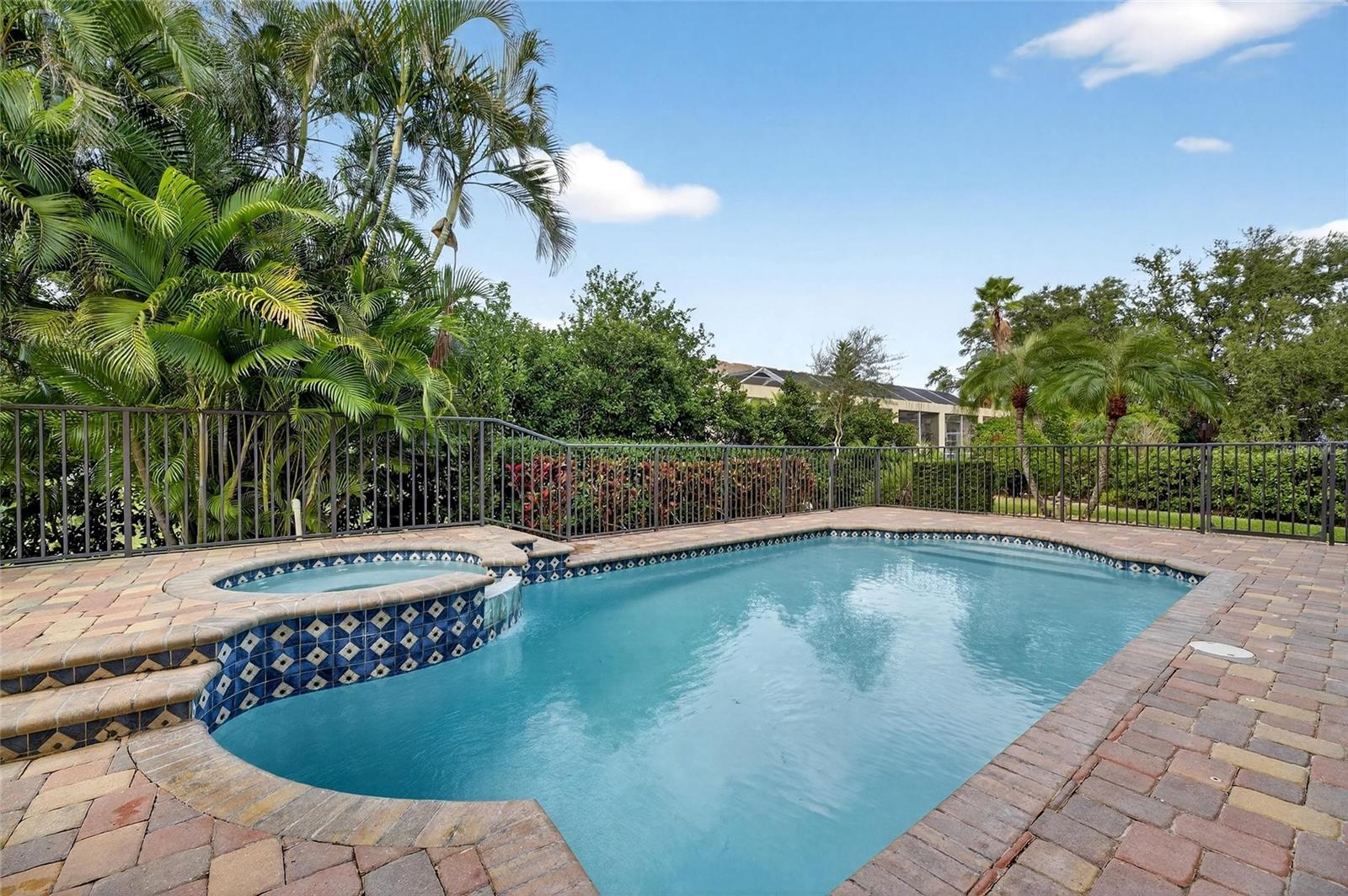 Listing photo id 56 for 5910 La Rosa Lane