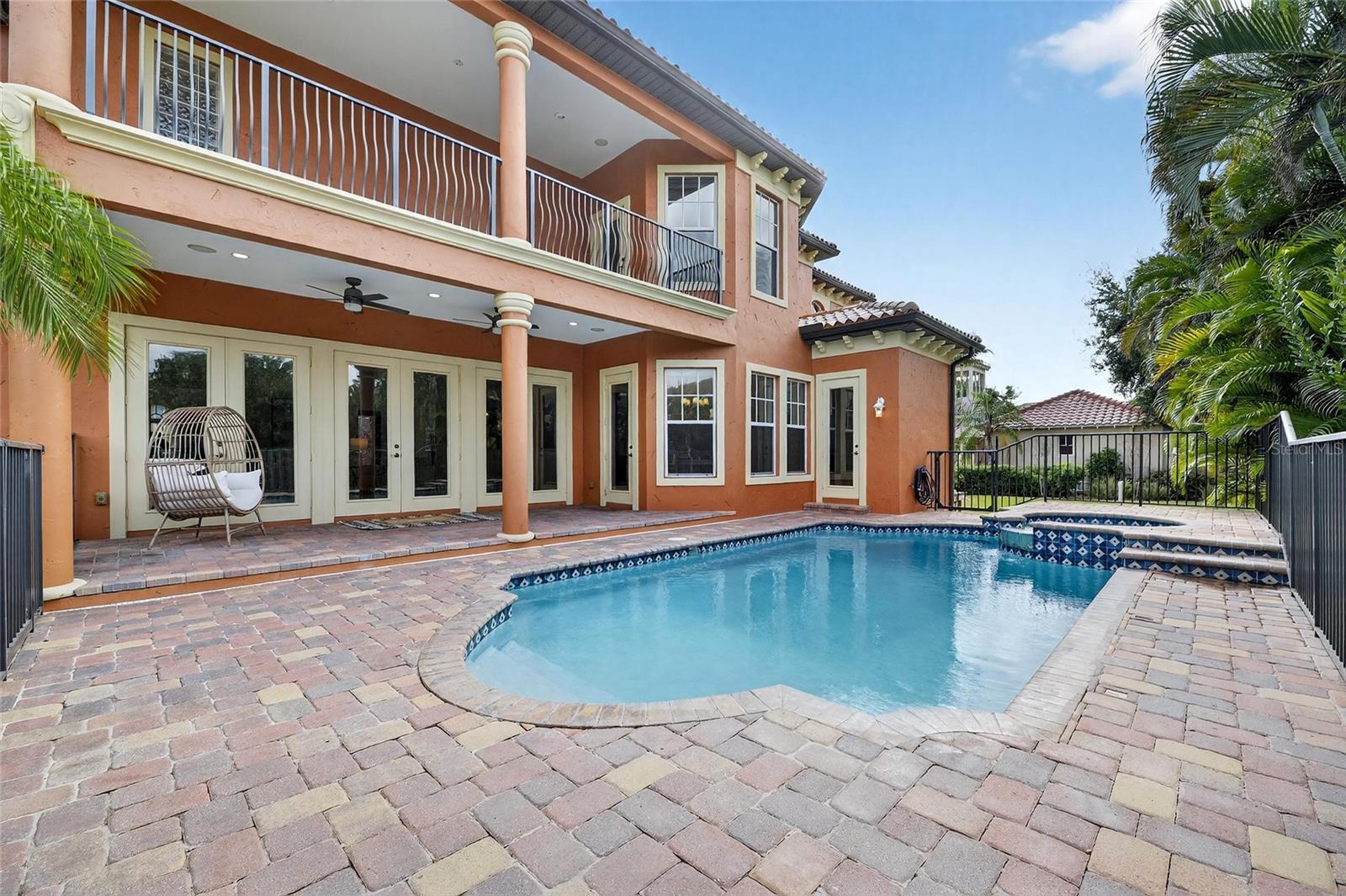 Listing photo id 57 for 5910 La Rosa Lane