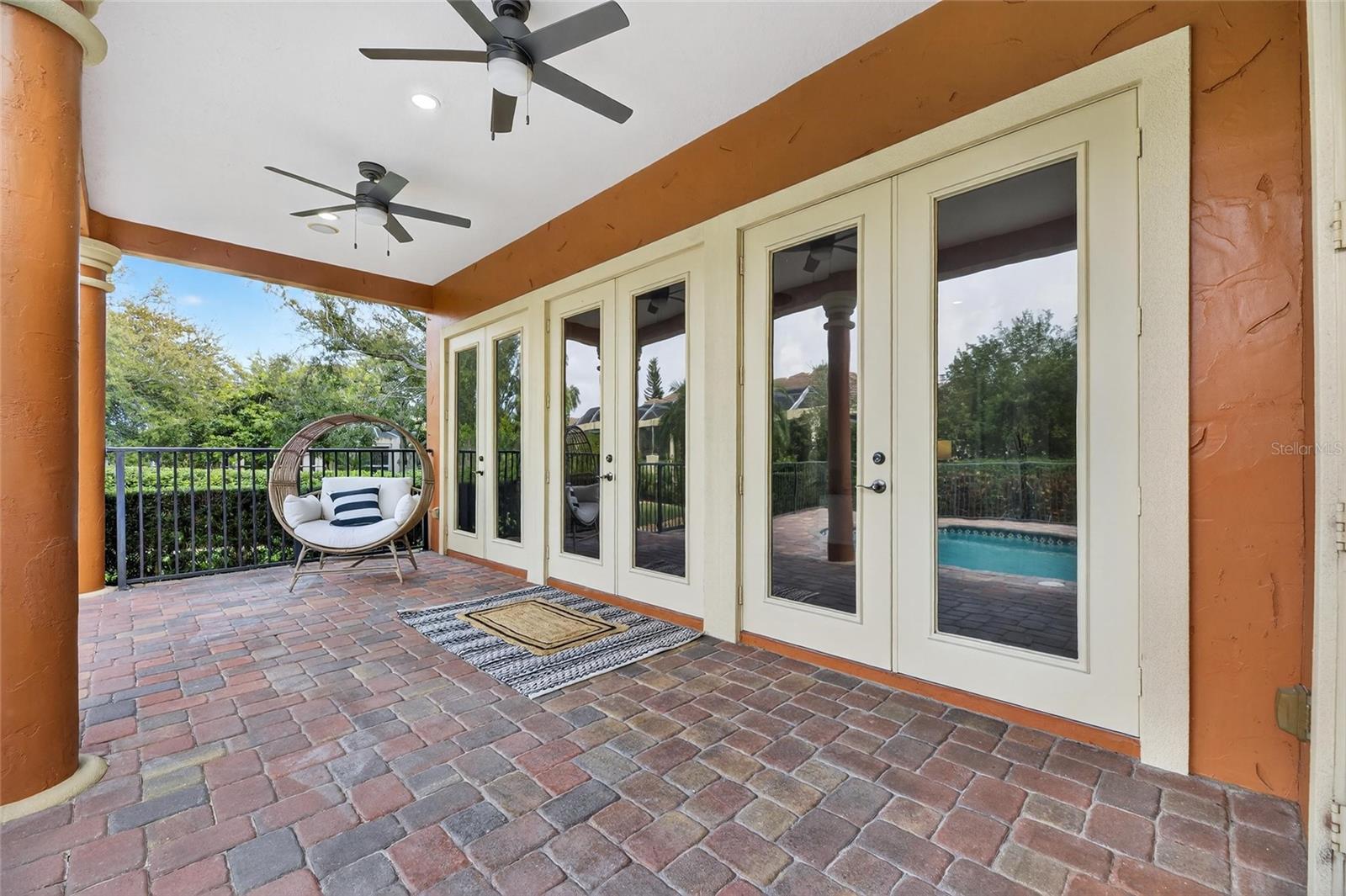 Listing photo id 59 for 5910 La Rosa Lane