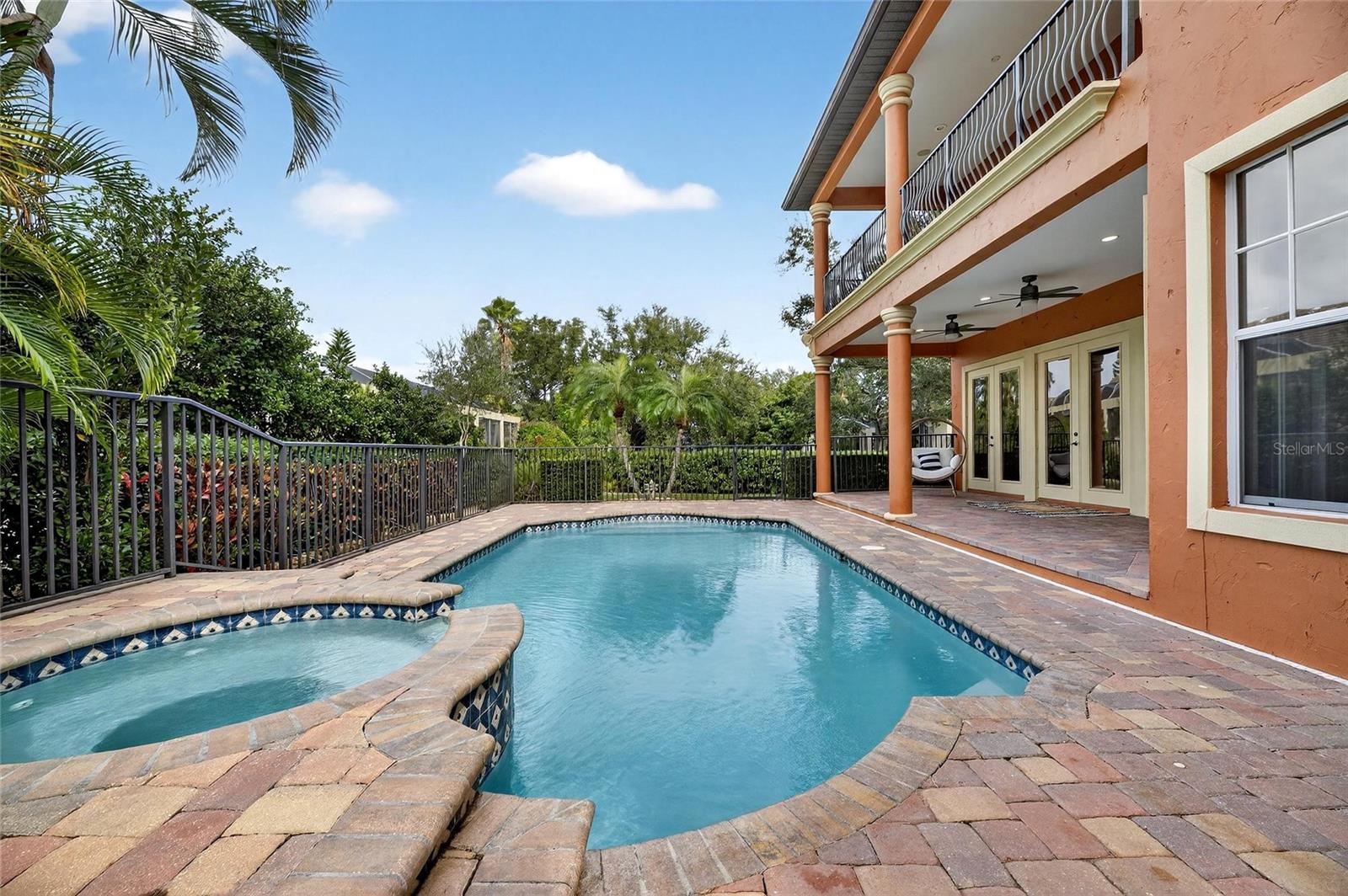 Listing photo id 61 for 5910 La Rosa Lane