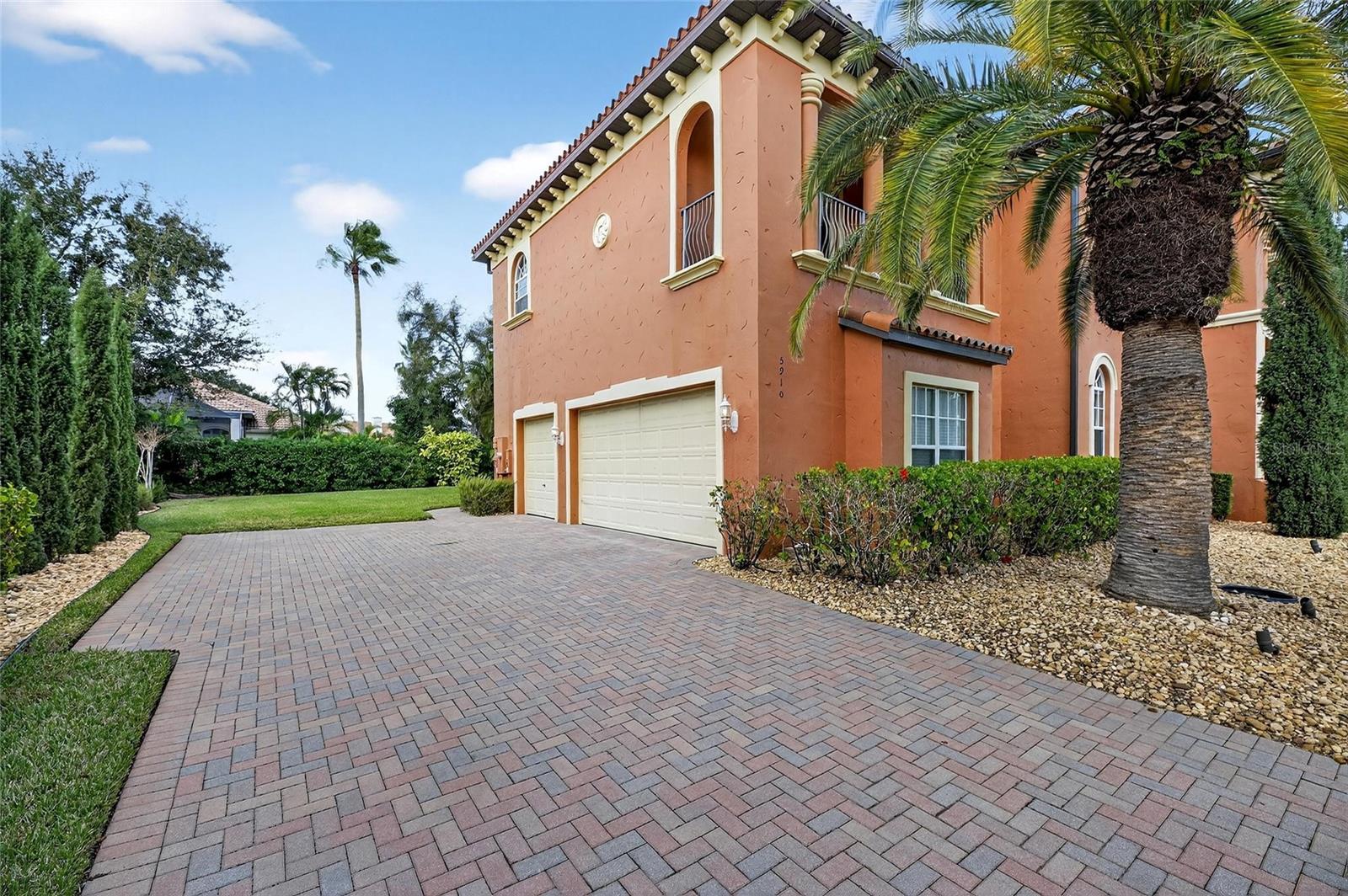 Listing photo id 62 for 5910 La Rosa Lane