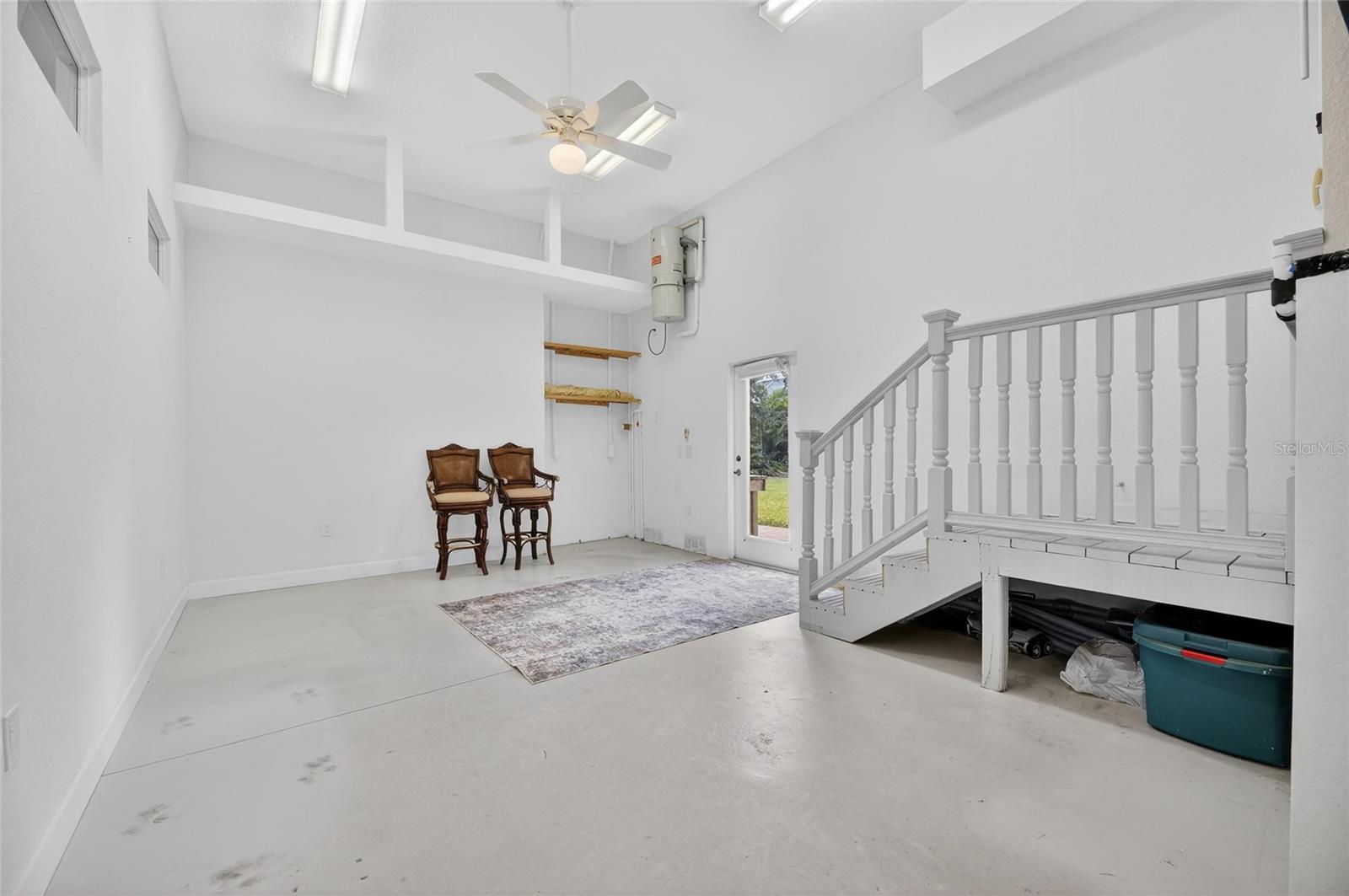 Listing photo id 64 for 5910 La Rosa Lane