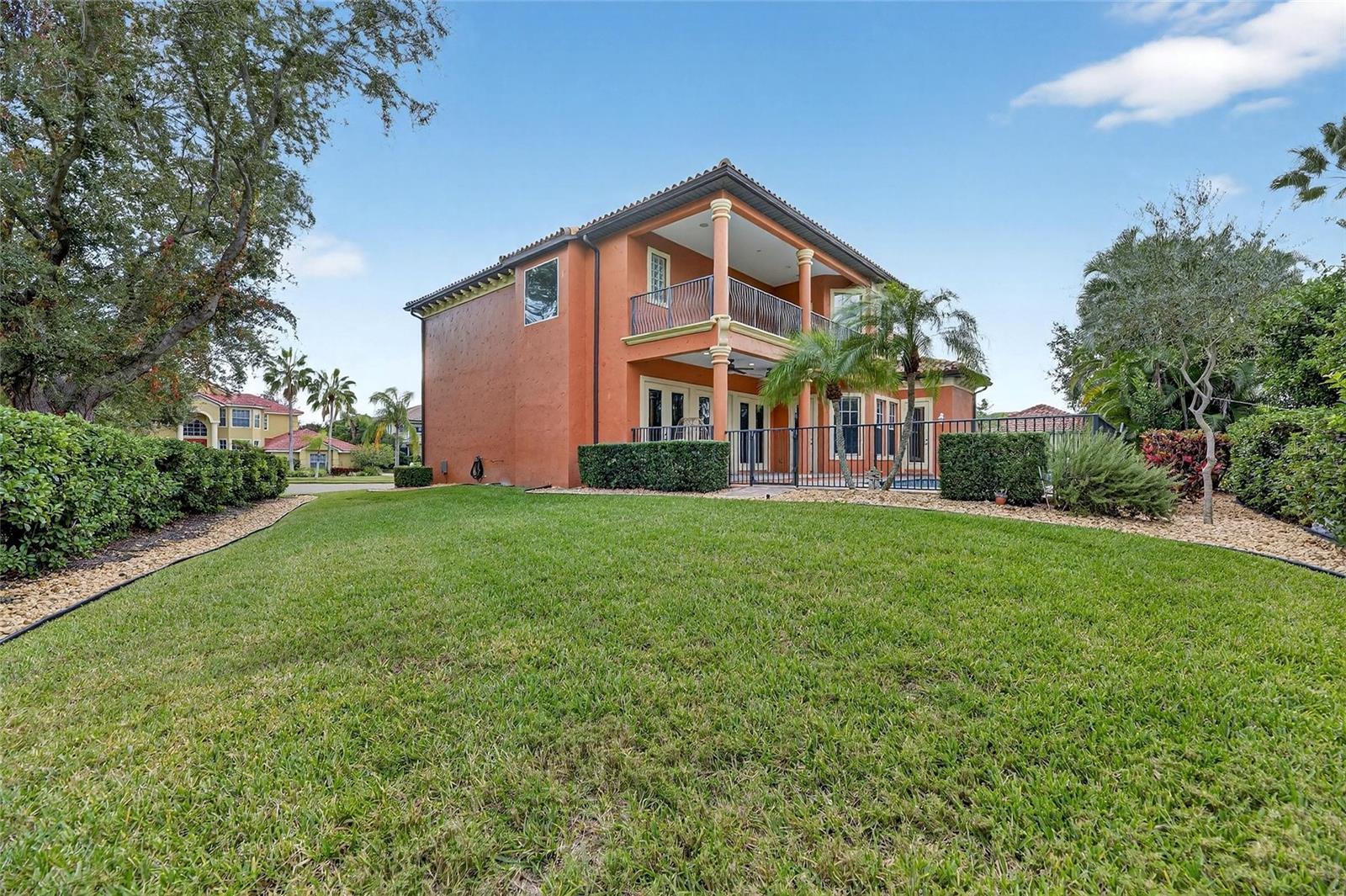 Listing photo id 67 for 5910 La Rosa Lane