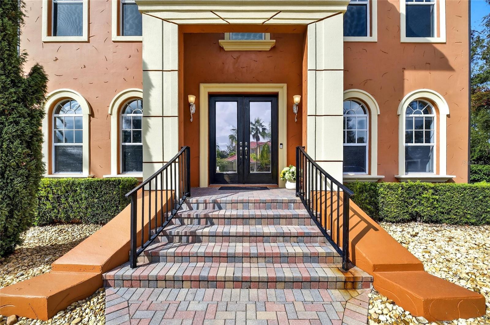 Listing photo id 5 for 5910 La Rosa Lane