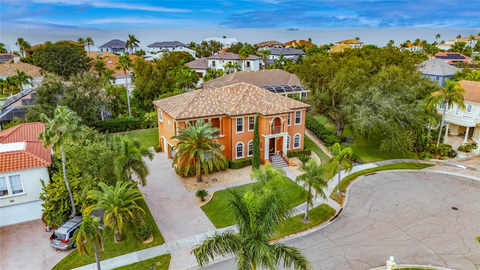 Listing photo id 69 for 5910 La Rosa Lane