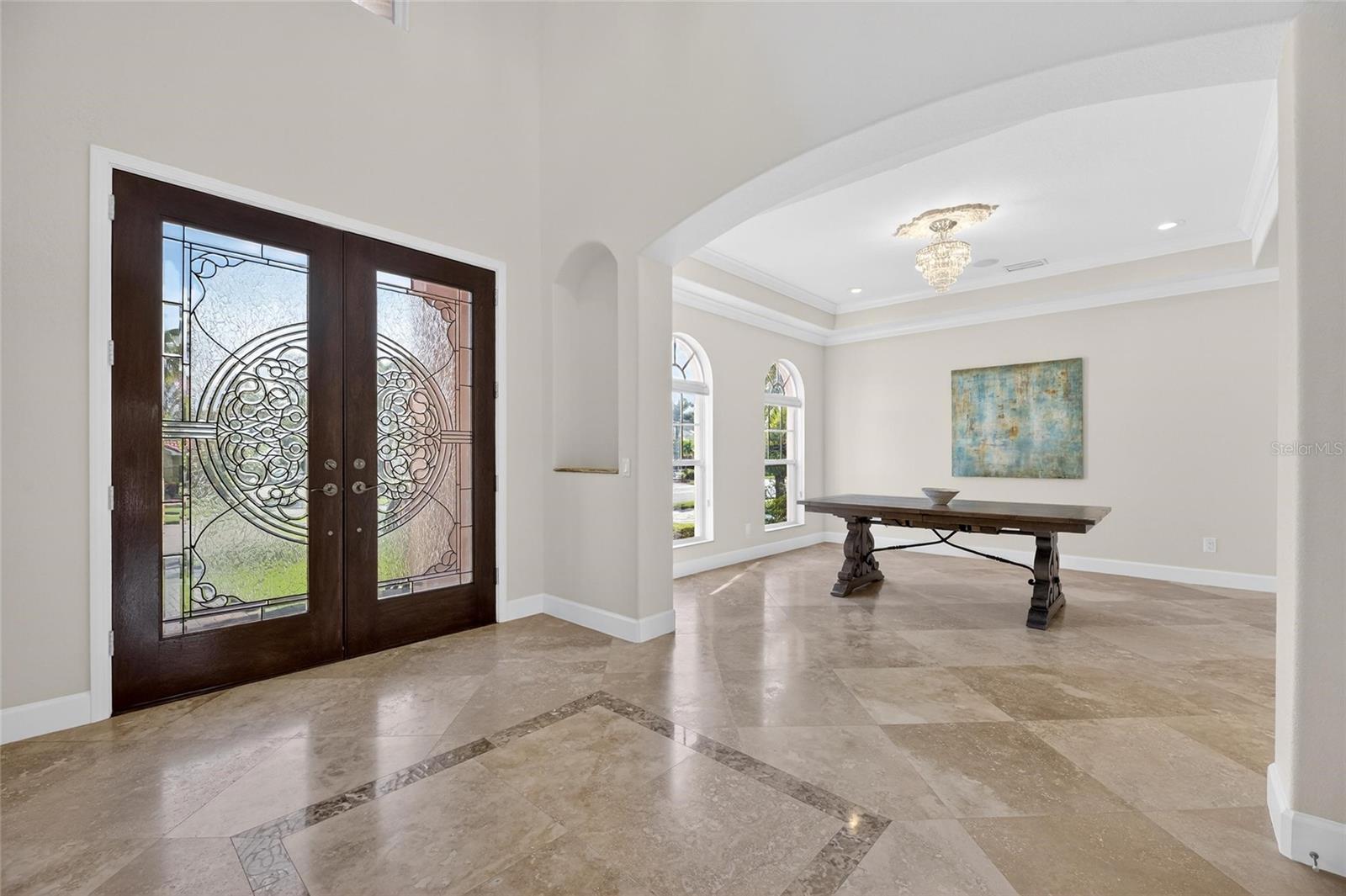 Listing photo id 6 for 5910 La Rosa Lane