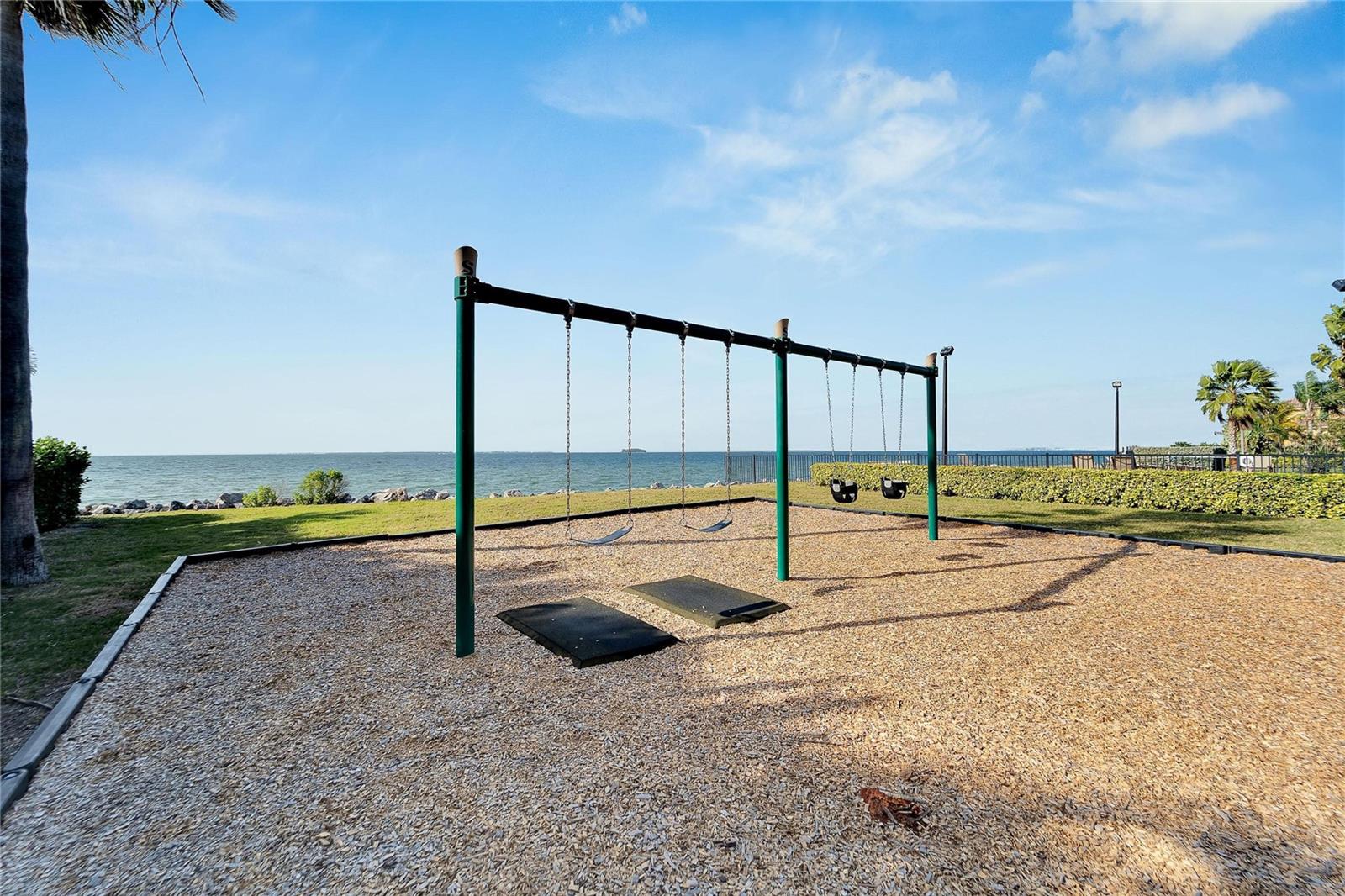 Listing photo id 82 for 5910 La Rosa Lane