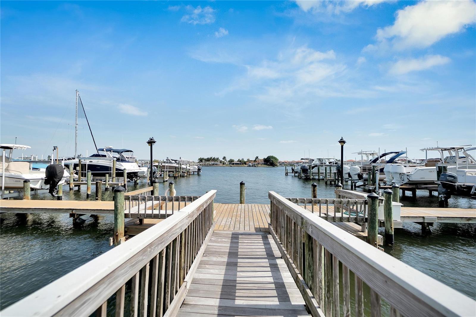 Listing photo id 85 for 5910 La Rosa Lane