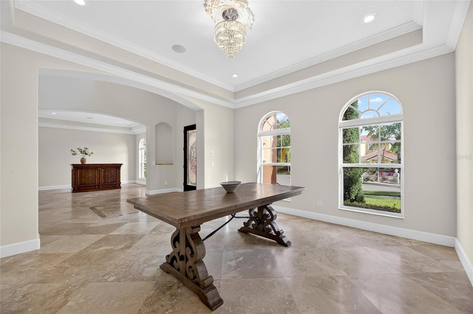 Listing photo id 7 for 5910 La Rosa Lane