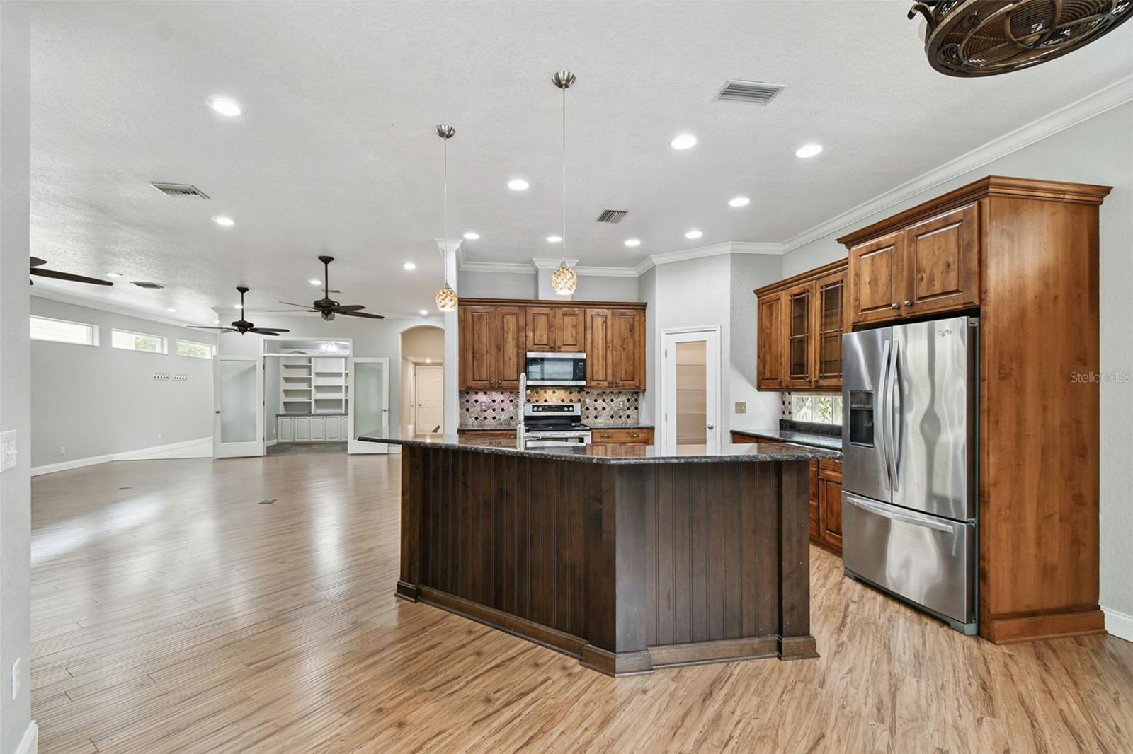 Image 20 of 53 For 6105 Elkins Avenue