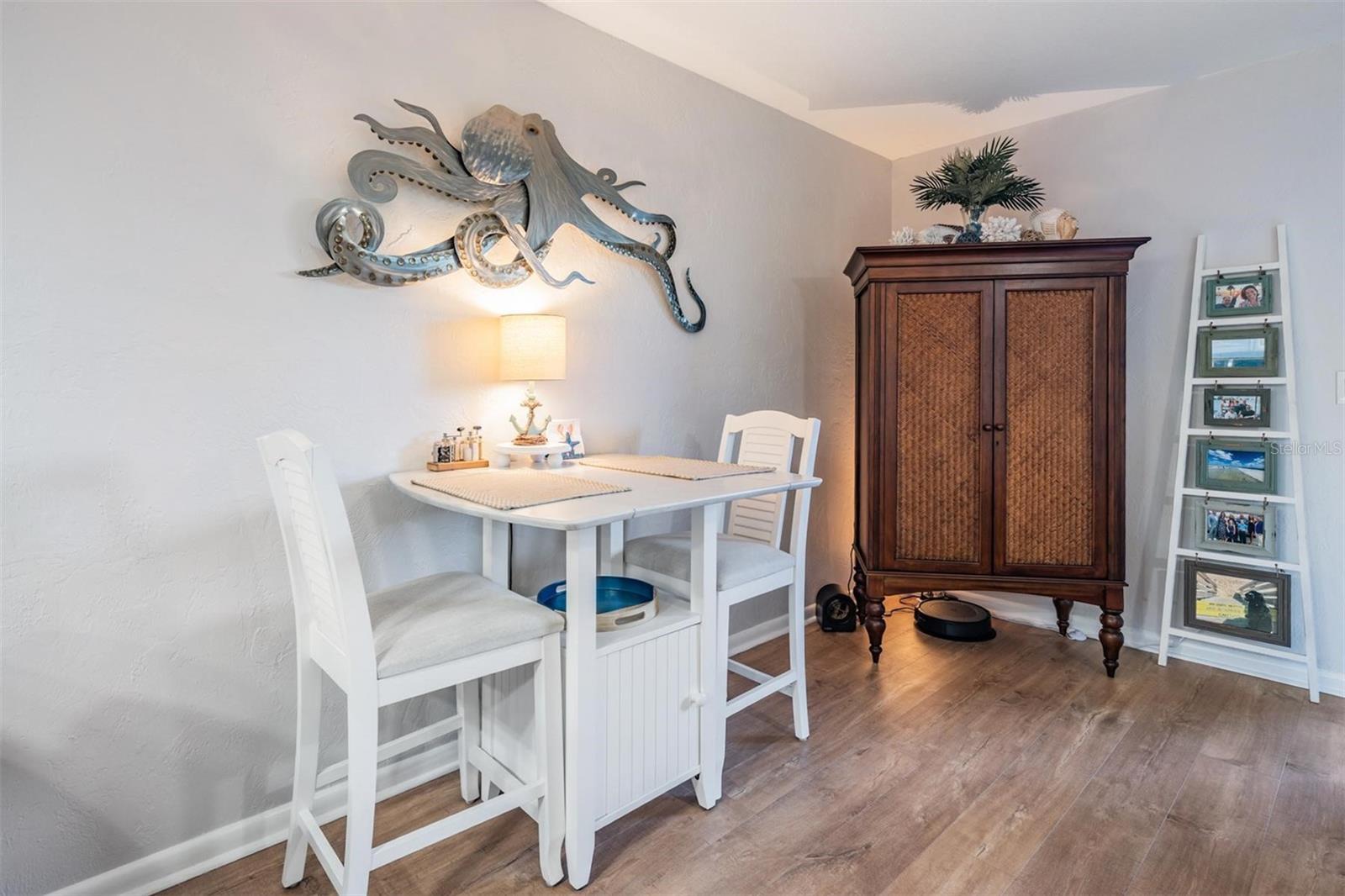 Image 12 of 46 For 200 Meres Boulevard 16