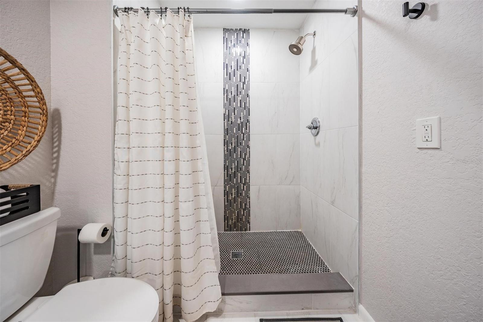 Image 35 of 46 For 200 Meres Boulevard 16