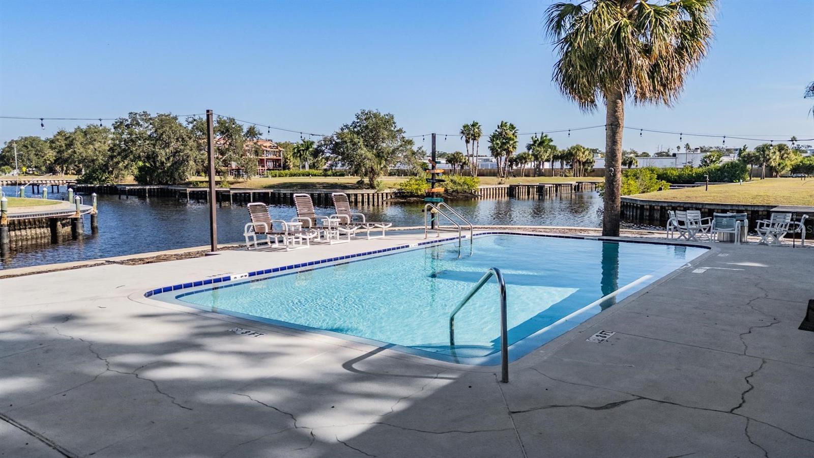 Image 44 of 46 For 200 Meres Boulevard 16