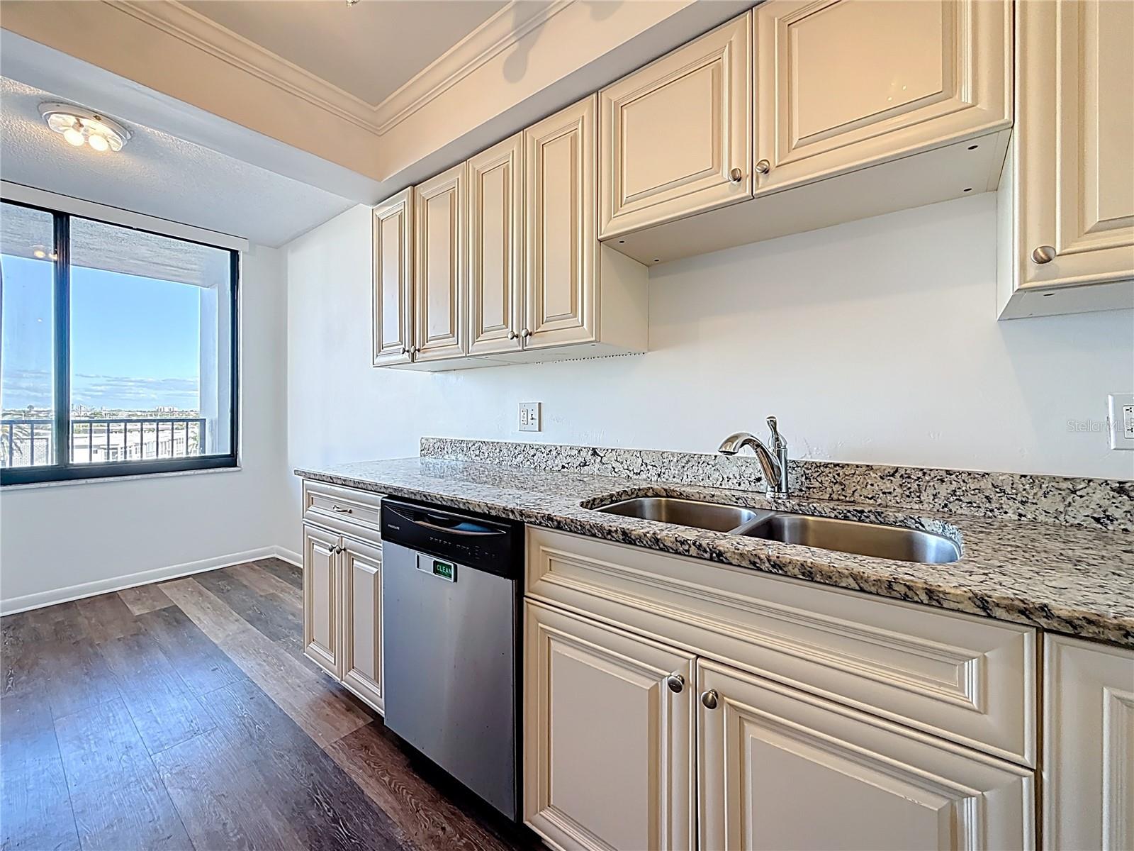 Image 11 of 75 For 7100 Sunset Way 405