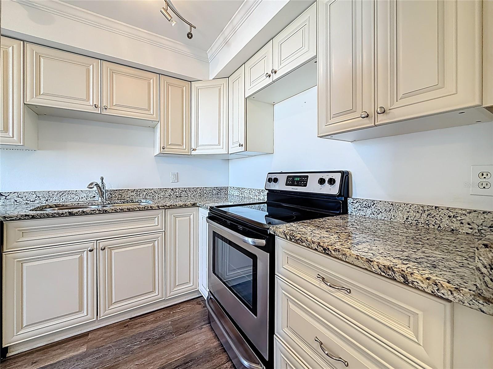 Image 12 of 75 For 7100 Sunset Way 405