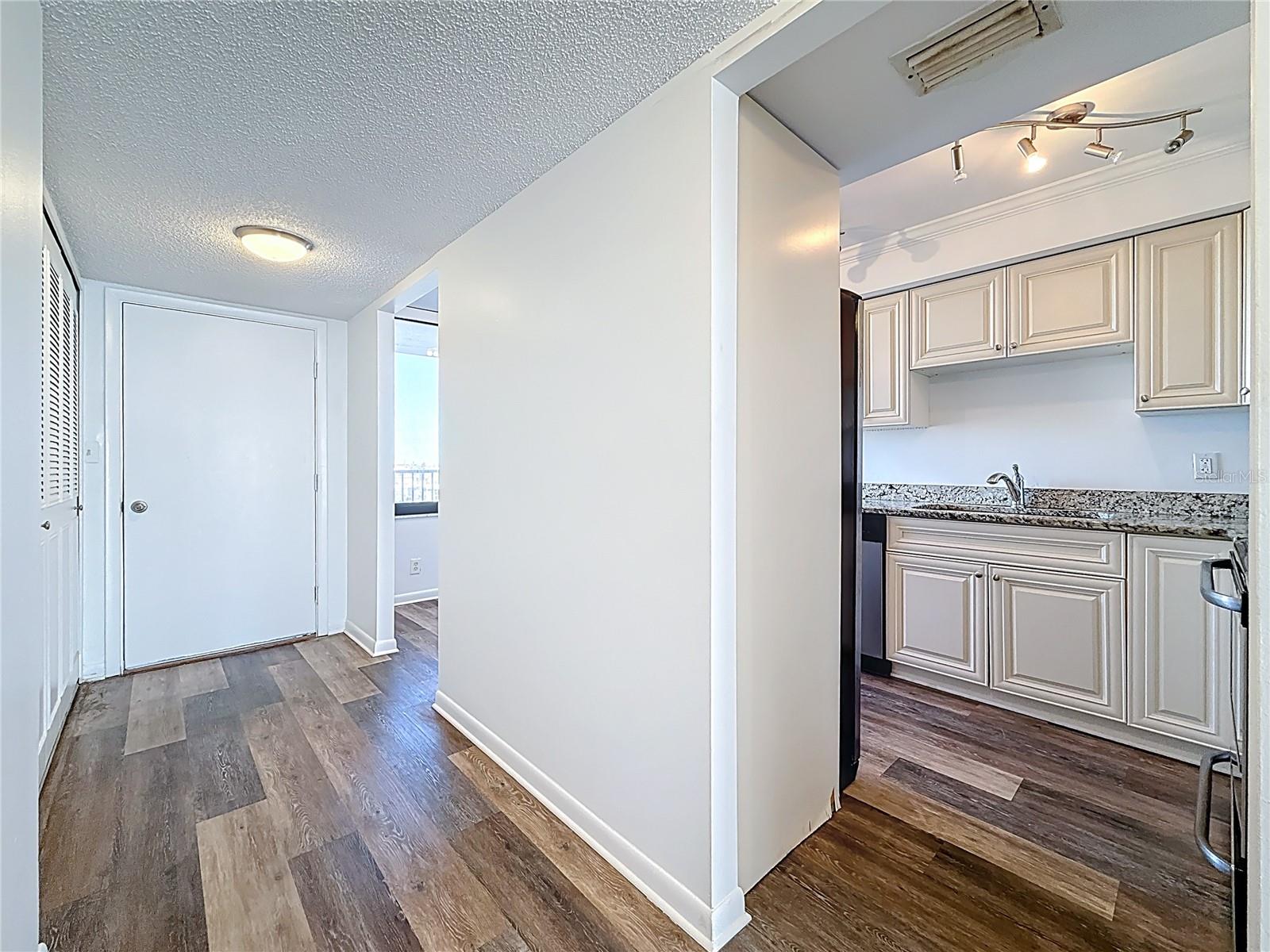 Image 13 of 75 For 7100 Sunset Way 405