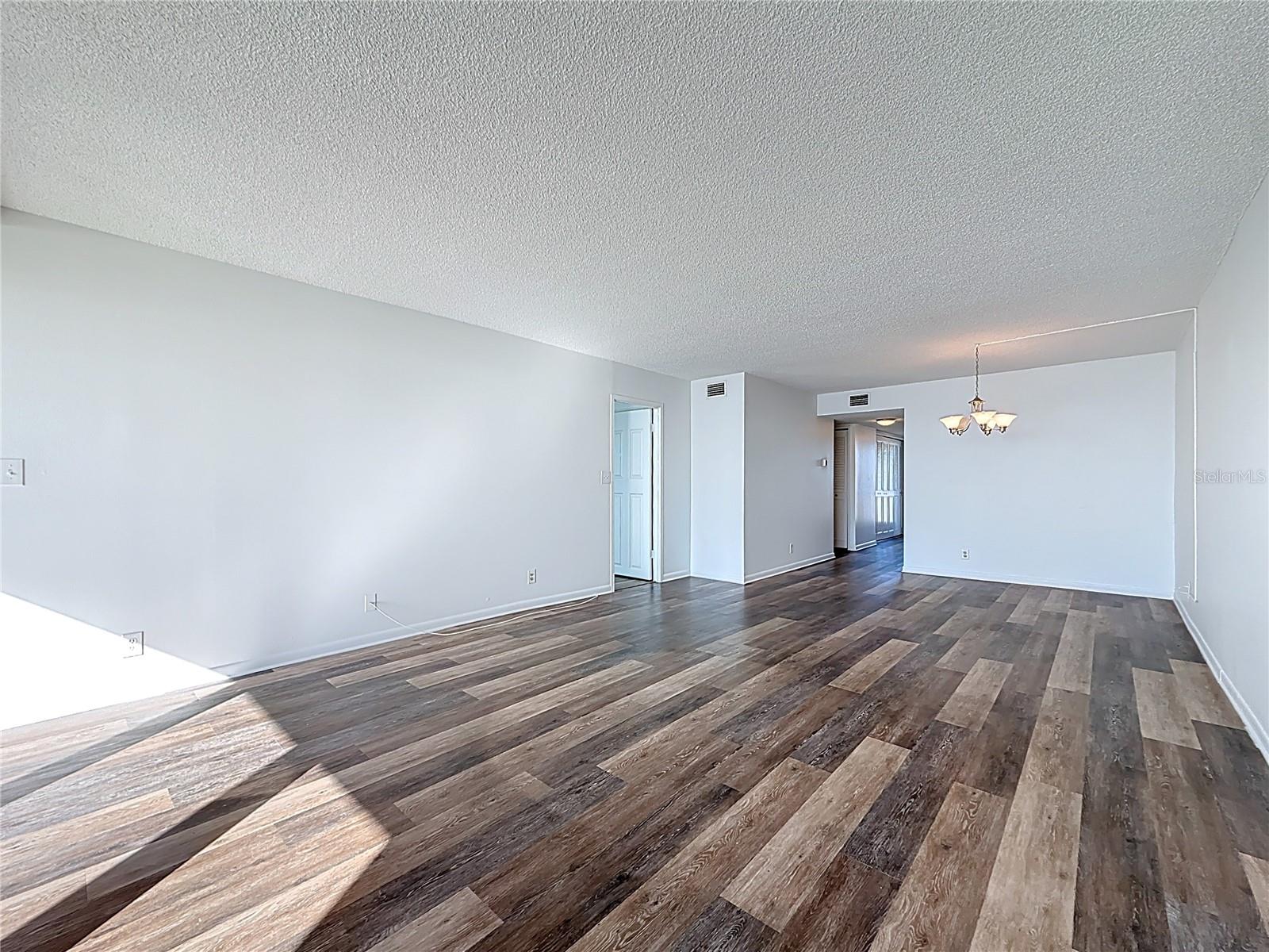 Image 15 of 75 For 7100 Sunset Way 405