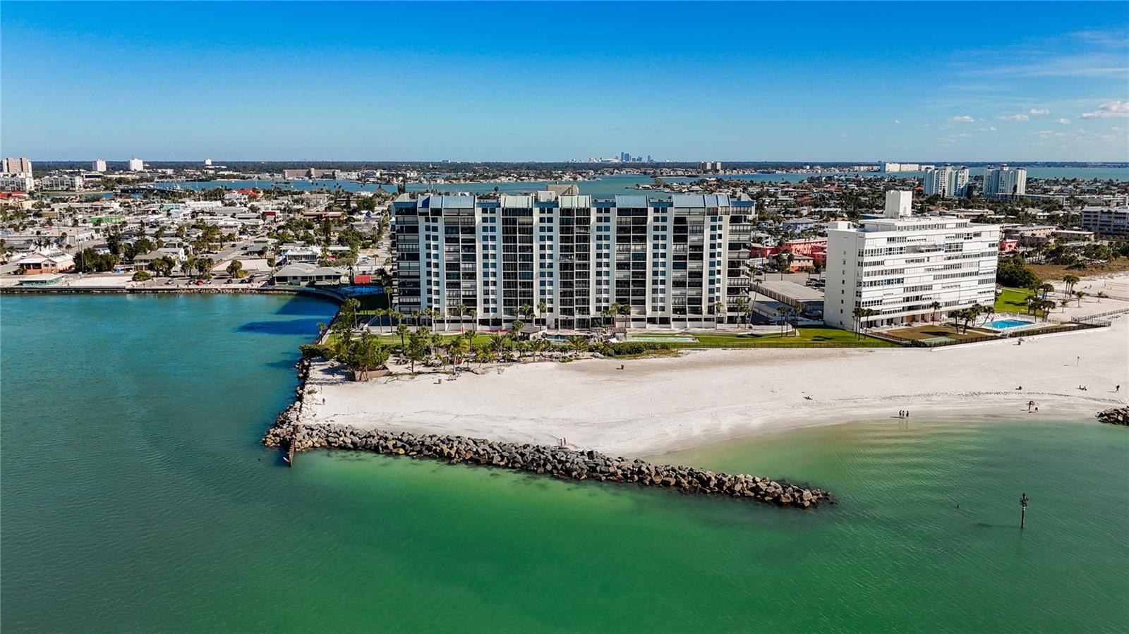 Image 3 of 75 For 7100 Sunset Way 405