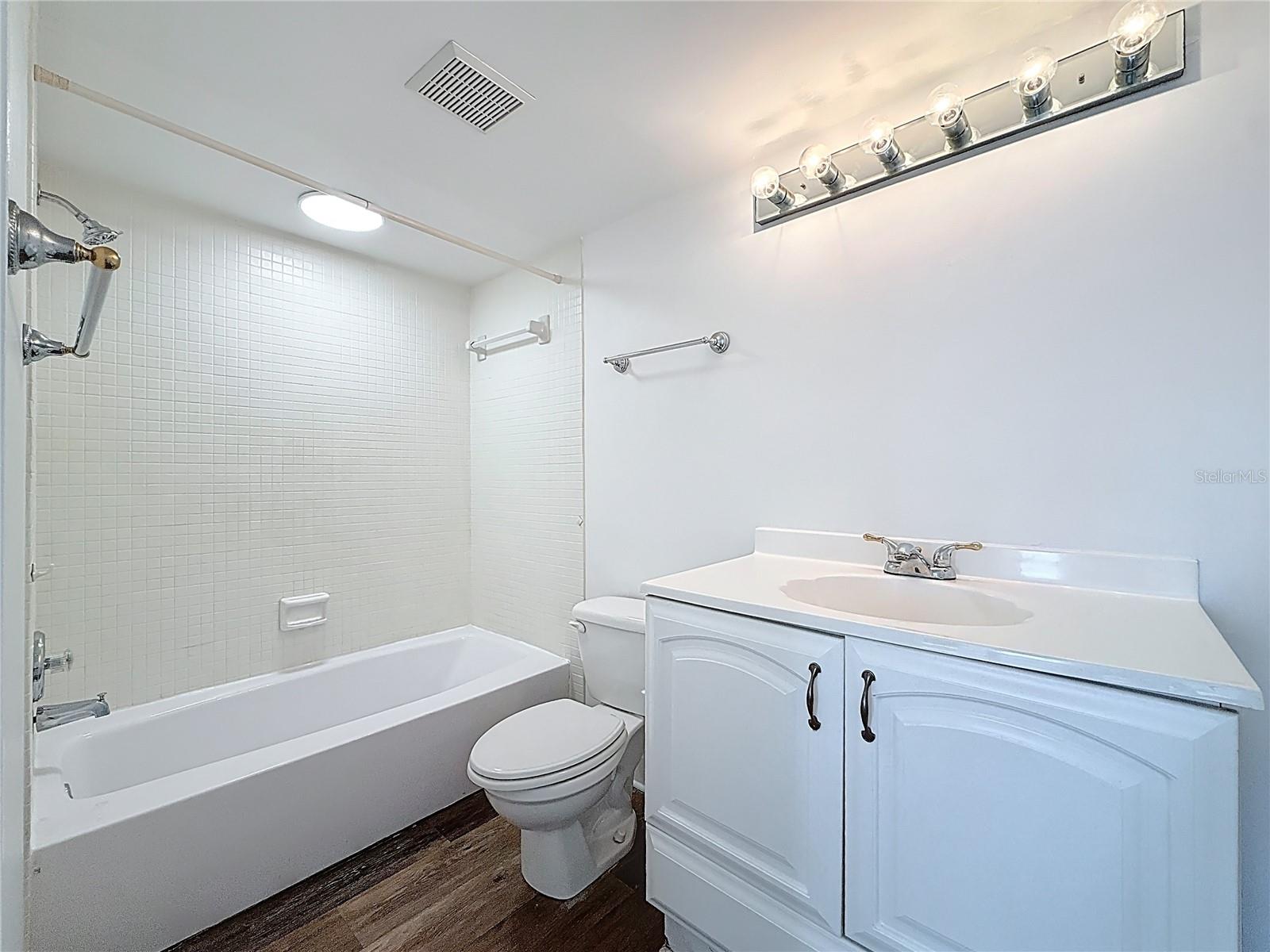 Image 34 of 75 For 7100 Sunset Way 405