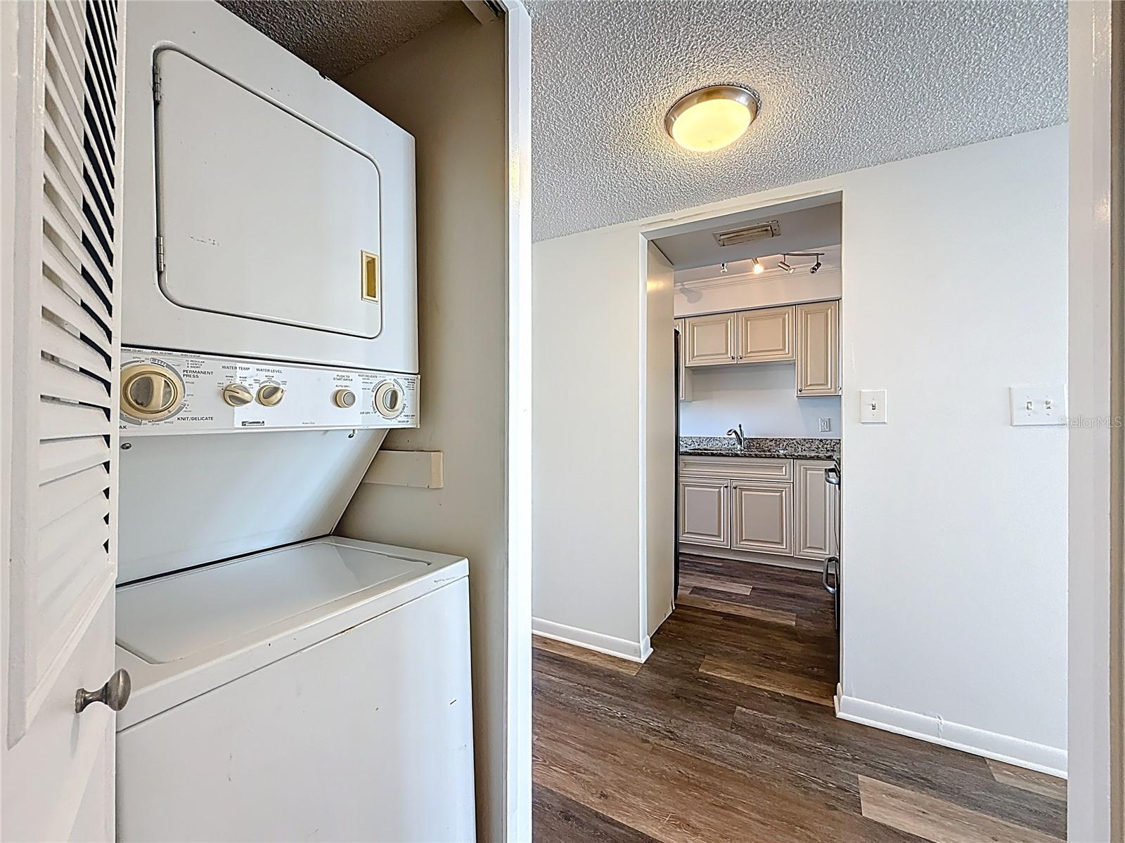 Image 40 of 75 For 7100 Sunset Way 405