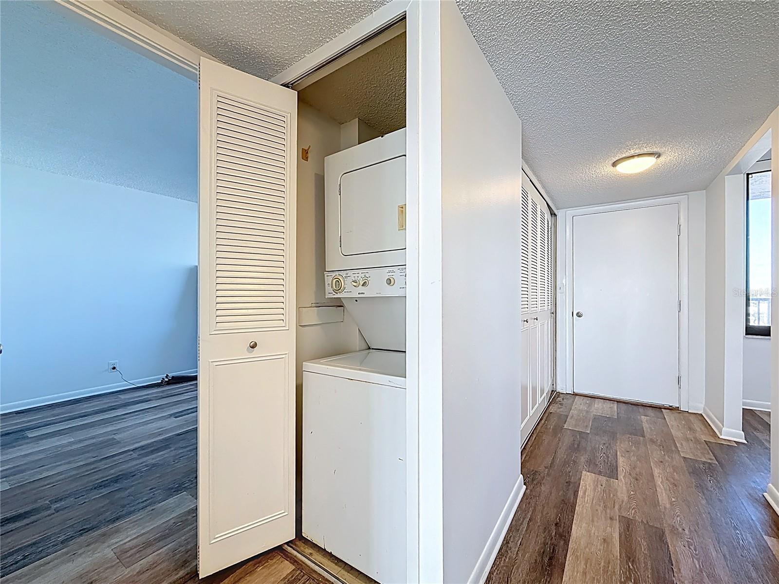 Image 41 of 75 For 7100 Sunset Way 405