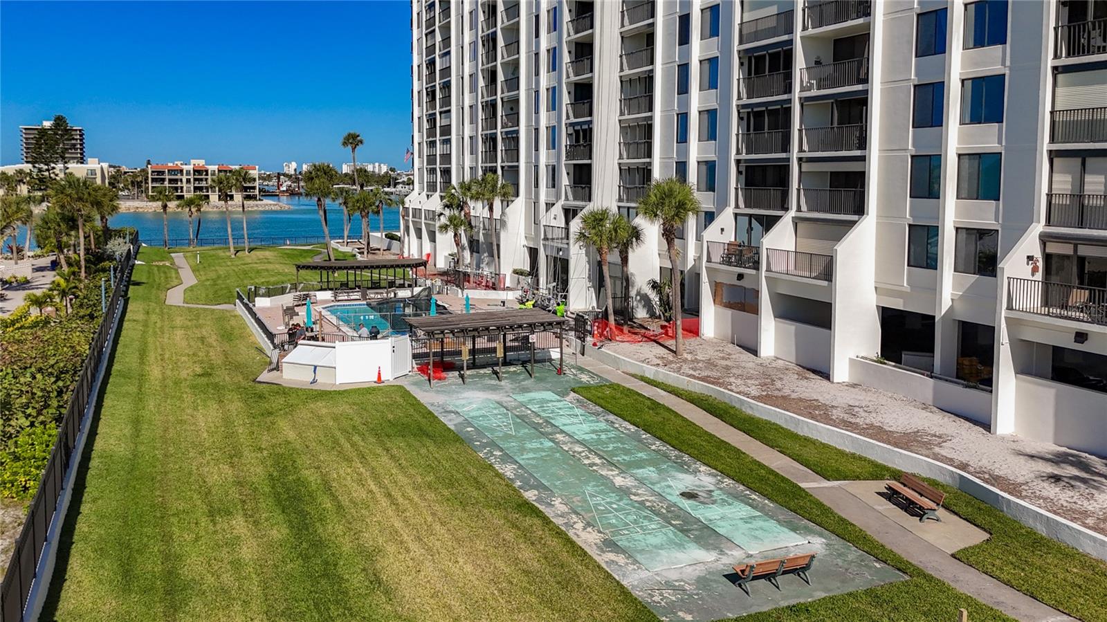 Image 49 of 75 For 7100 Sunset Way 405