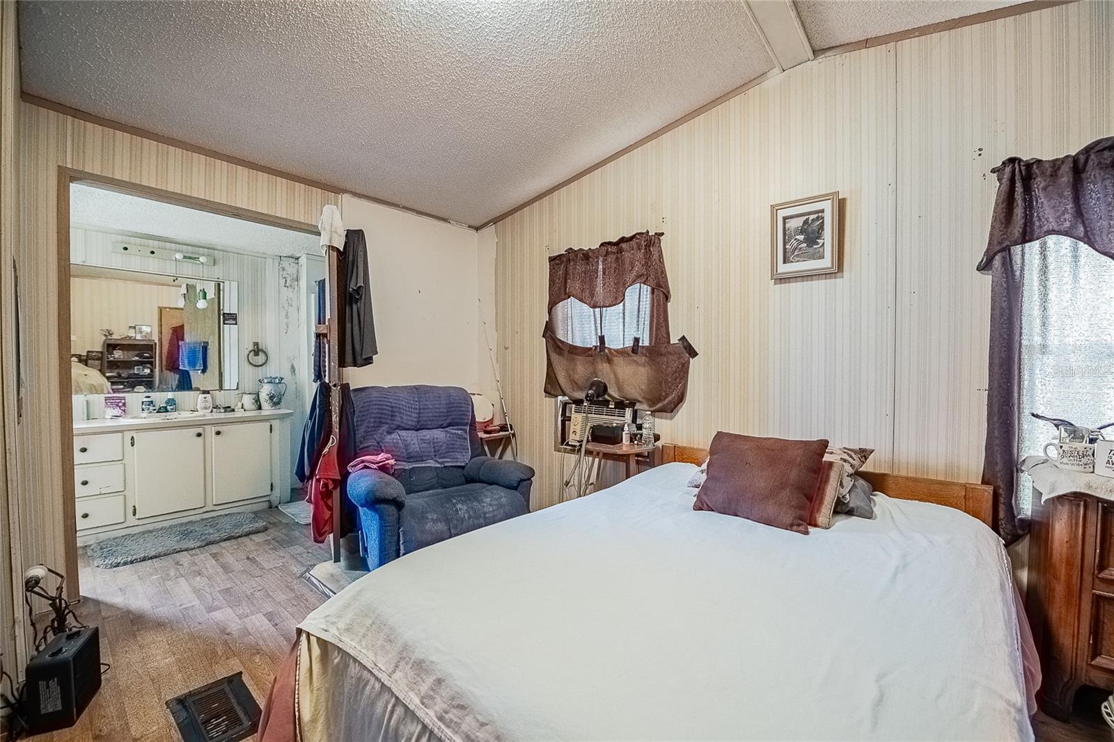 Image 11 of 25 For 5220 Spring Creek Drive