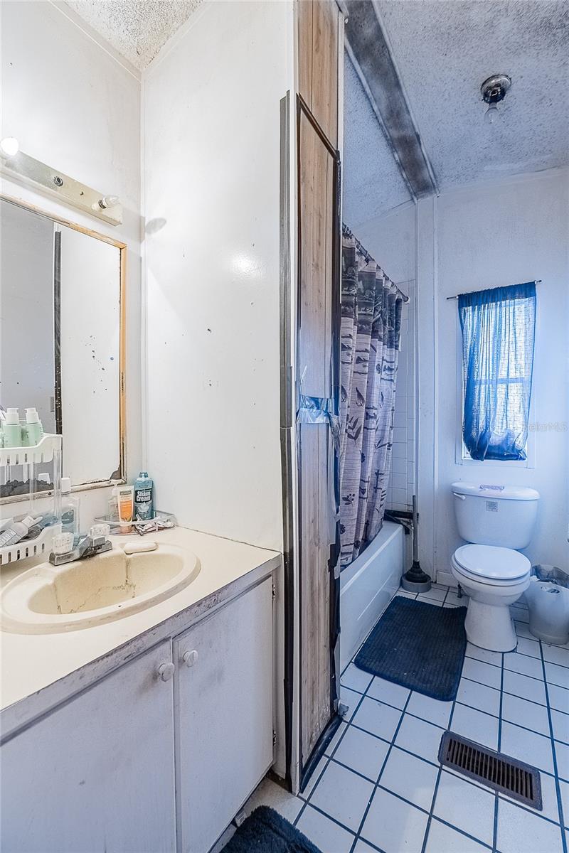 Image 17 of 25 For 5220 Spring Creek Drive