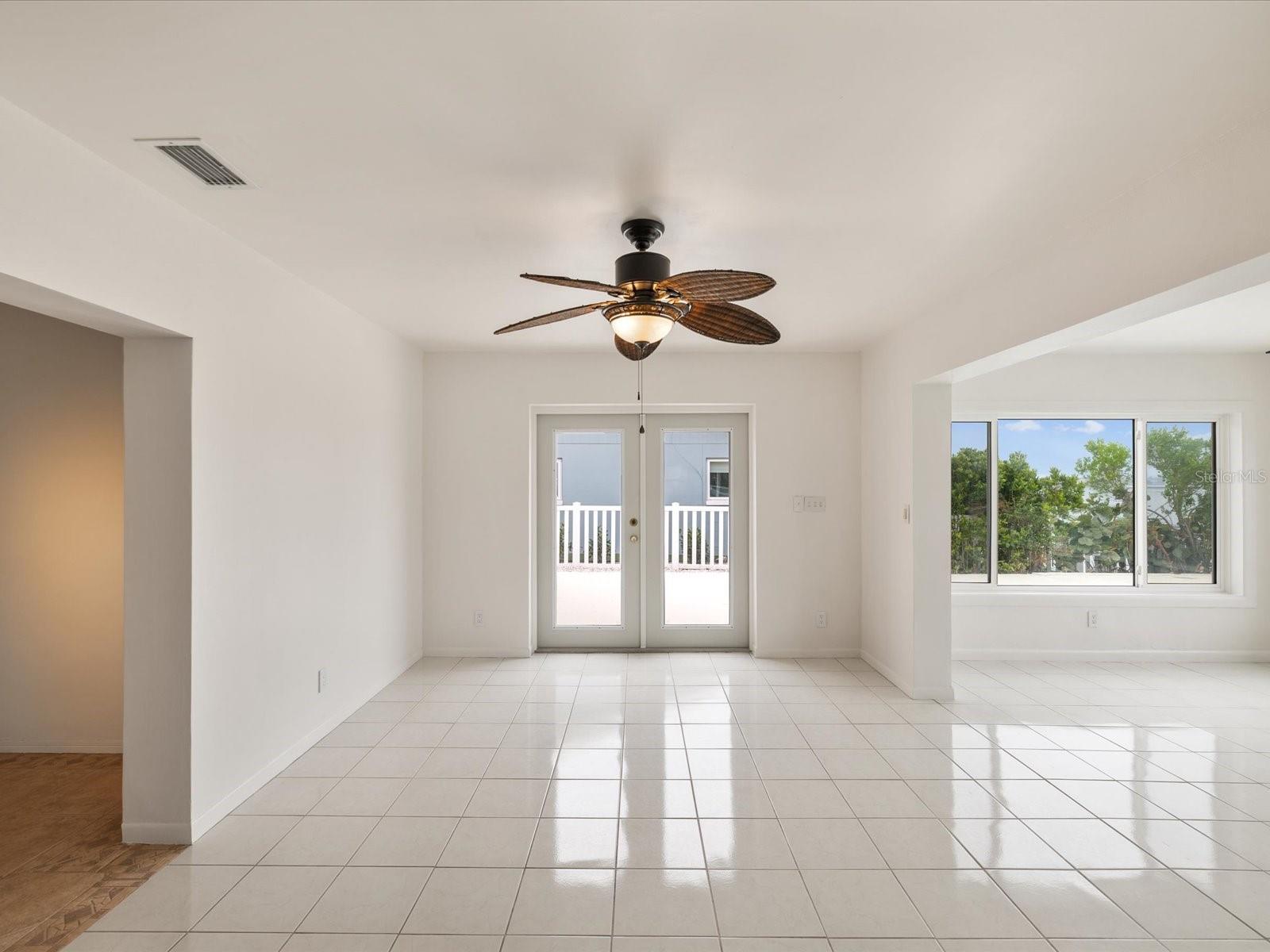 Image 7 of 37 For 11549 48th Avenue N