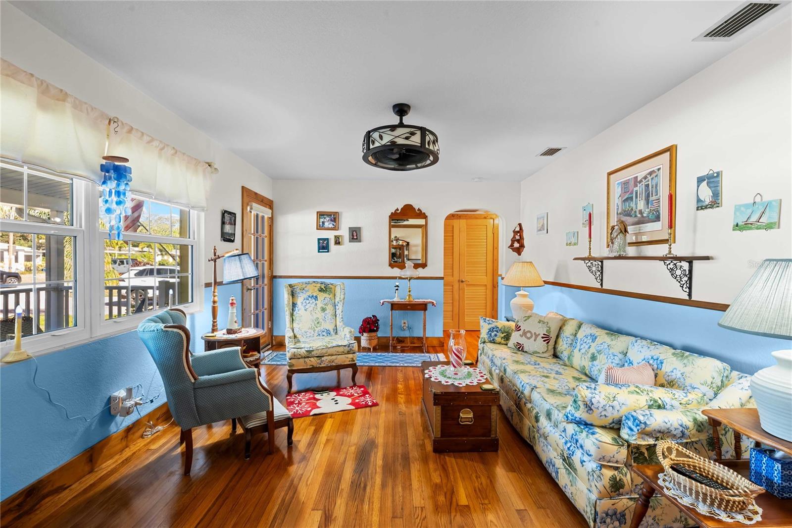 Listing photo id 14 for 1109 Commodore Street