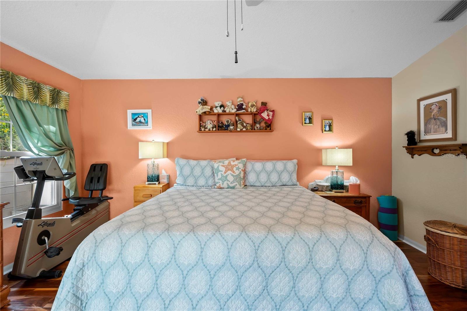 Listing photo id 17 for 1109 Commodore Street