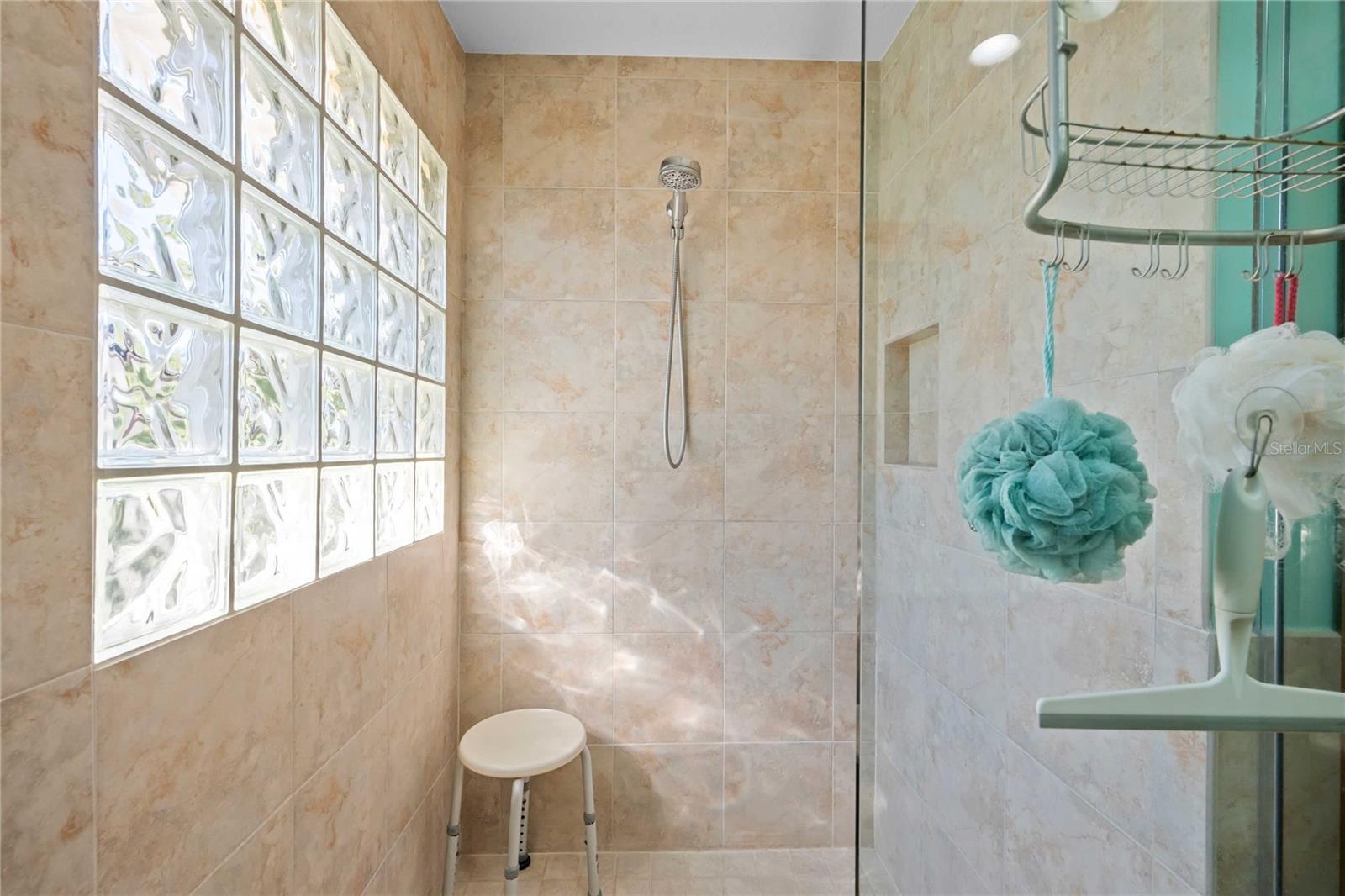 Listing photo id 22 for 1109 Commodore Street