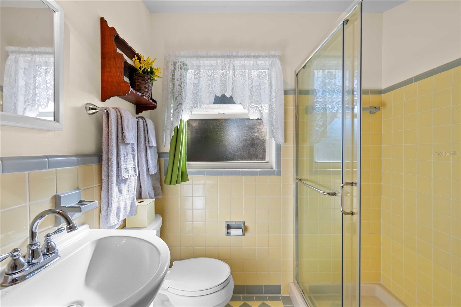 Listing photo id 25 for 1109 Commodore Street